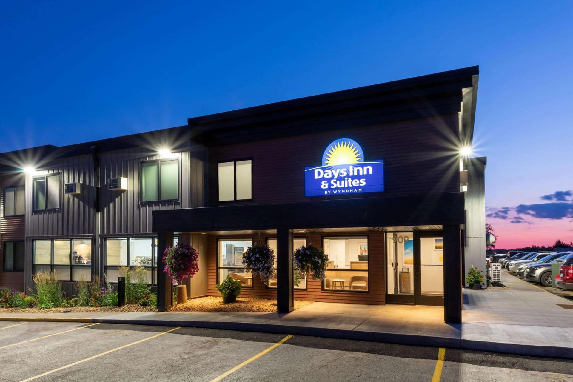 Days Inn & Suites by Wyndham Duluth by the Mall interior in Duluth, MN — gallery photo 2