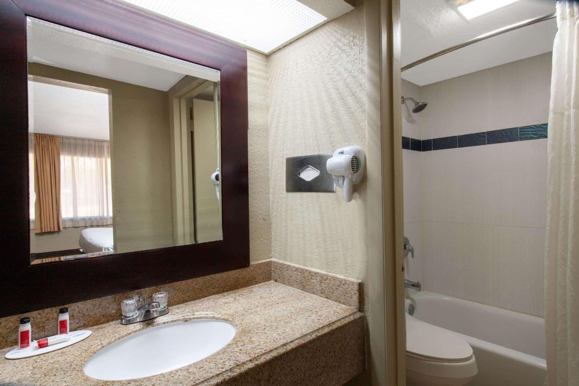 Travelodge by Wyndham Deltona gallery photo in Deltona, FL — image 10