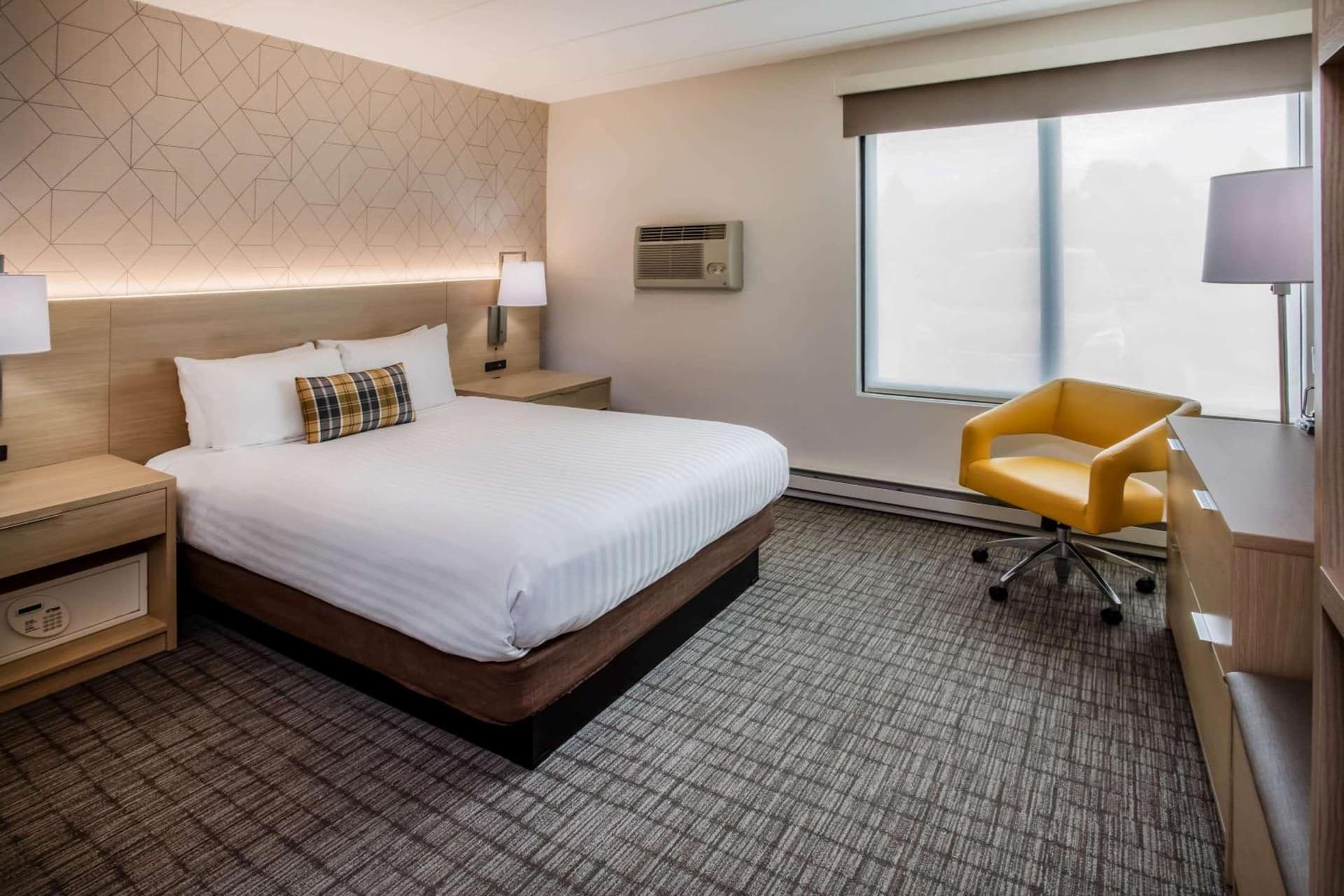 Days Inn & Suites by Wyndham Duluth by the Mall gallery photo in Duluth, MN — image 10