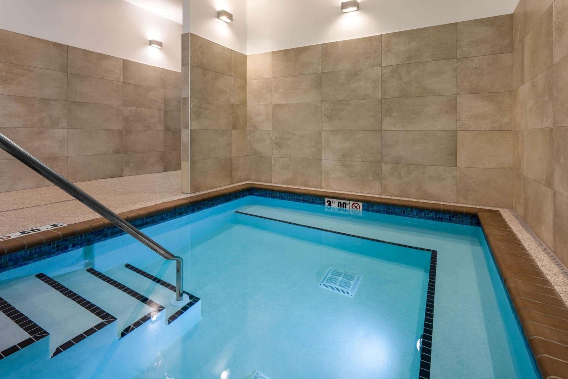 Days Inn & Suites by Wyndham Duluth by the Mall gallery photo in Duluth, MN — image 20