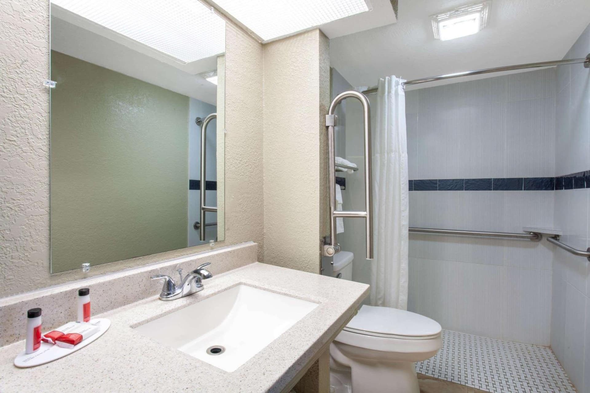 Travelodge by Wyndham Deltona gallery photo in Deltona, FL — image 29