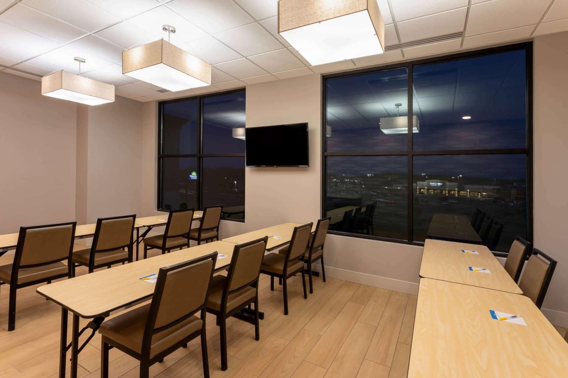 Days Inn & Suites by Wyndham Duluth by the Mall gallery photo in Duluth, MN — image 41