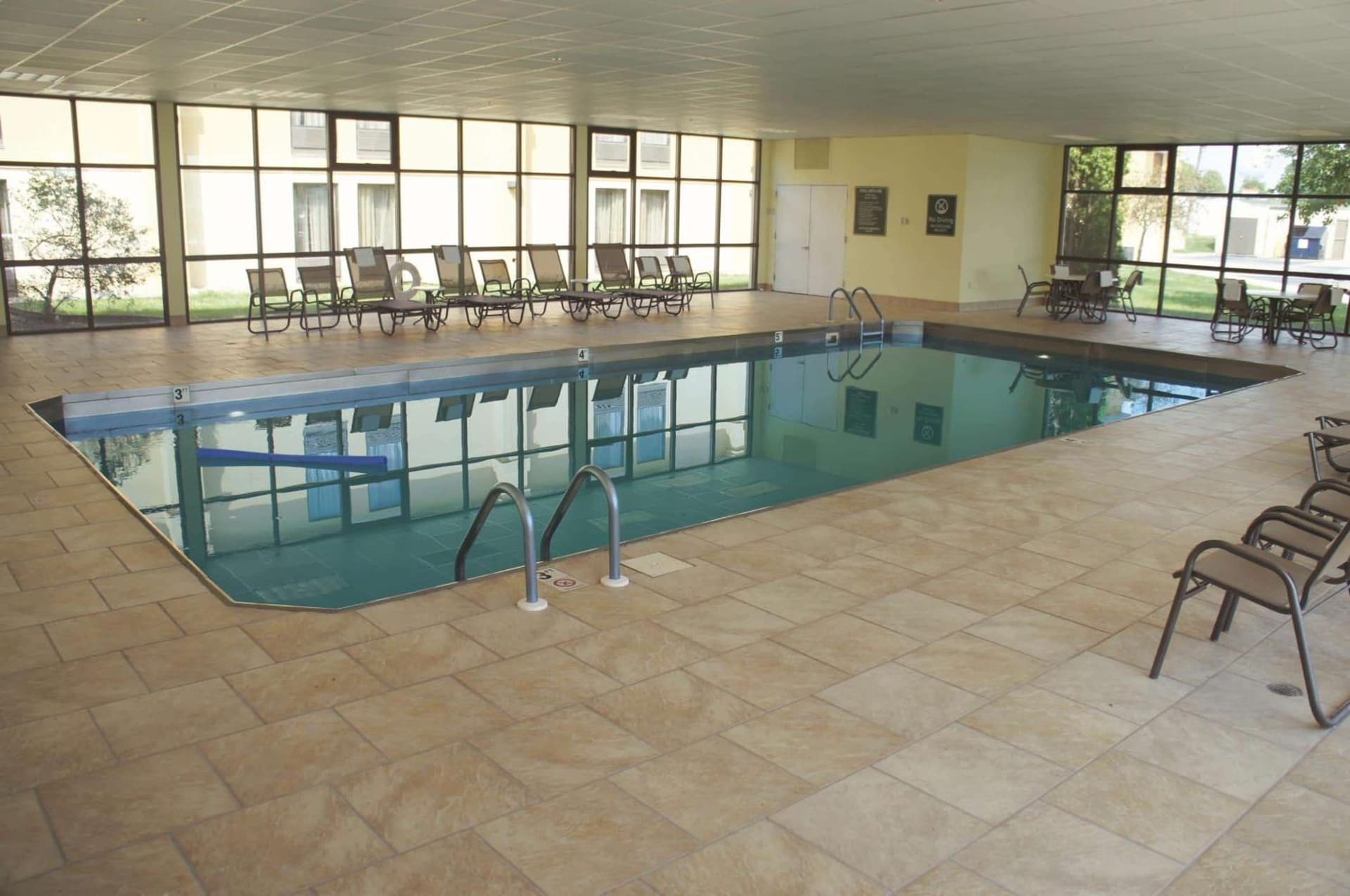 La Quinta Inn by Wyndham Davenport & Conference Center gallery photo in Davenport, IA — image 21