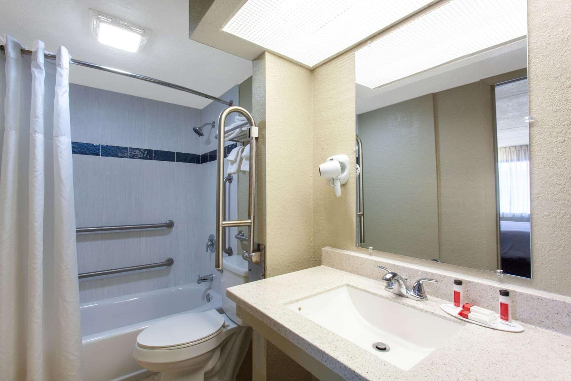 Travelodge by Wyndham Deltona interior in Deltona, FL — gallery photo 2