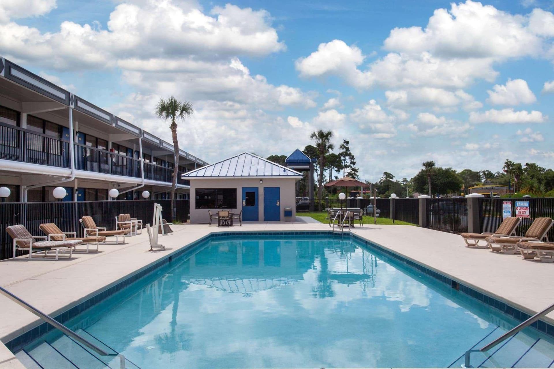 Travelodge by Wyndham Deltona gallery photo in Deltona, FL — image 4