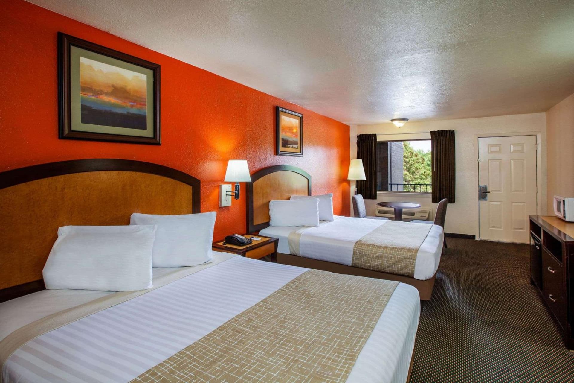 Travelodge by Wyndham Houston Hobby Airport interior in Houston, TX — gallery photo 2