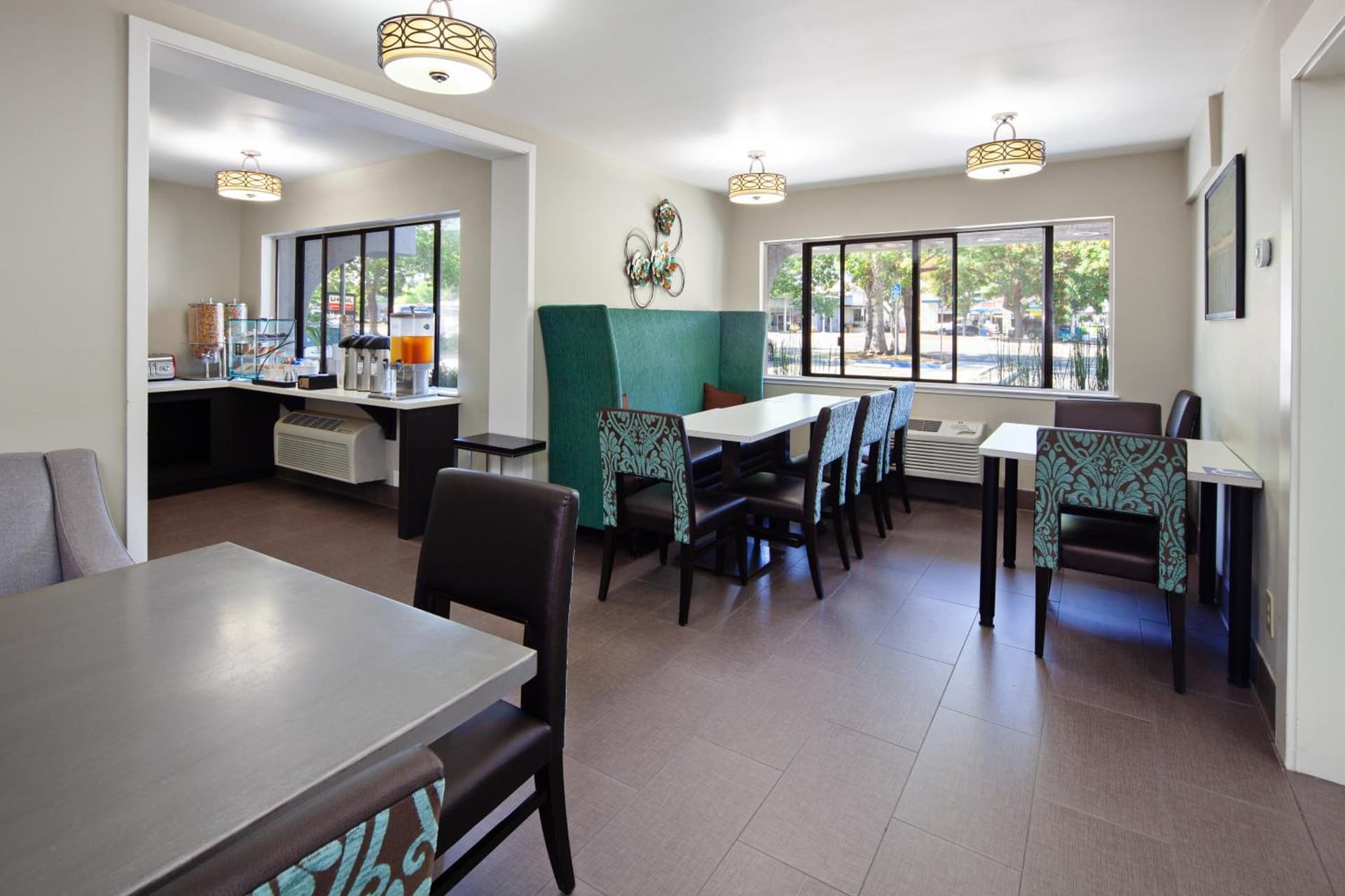 City Express by Marriott Mountain View - Sunnyvale interior in Mountain View, CA — gallery photo 2