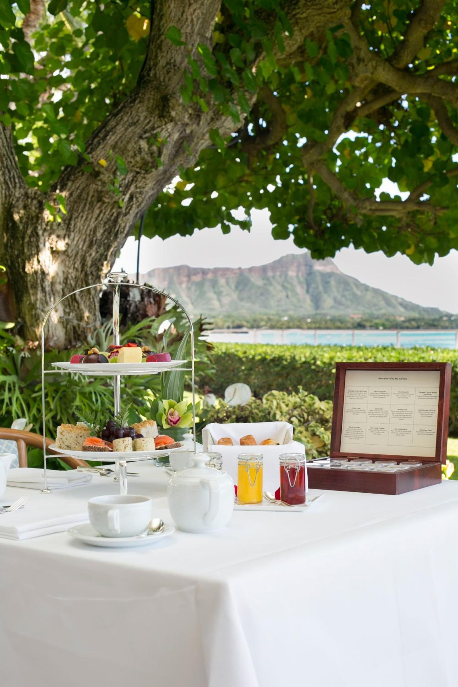 Halekulani - NO RESORT FEE interior in Honolulu, HI — gallery photo 2