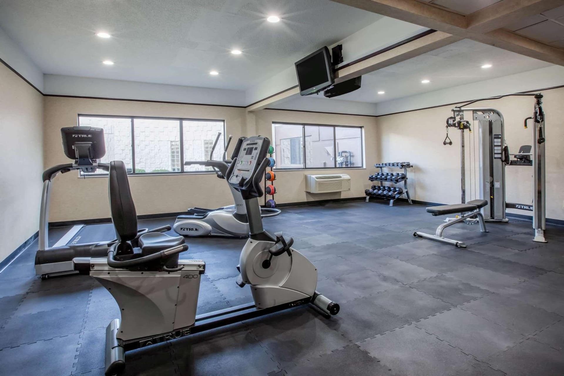 Days Inn & Suites by Wyndham Rochester Hills MI property views in Rochester Hills, MI — gallery photo 3
