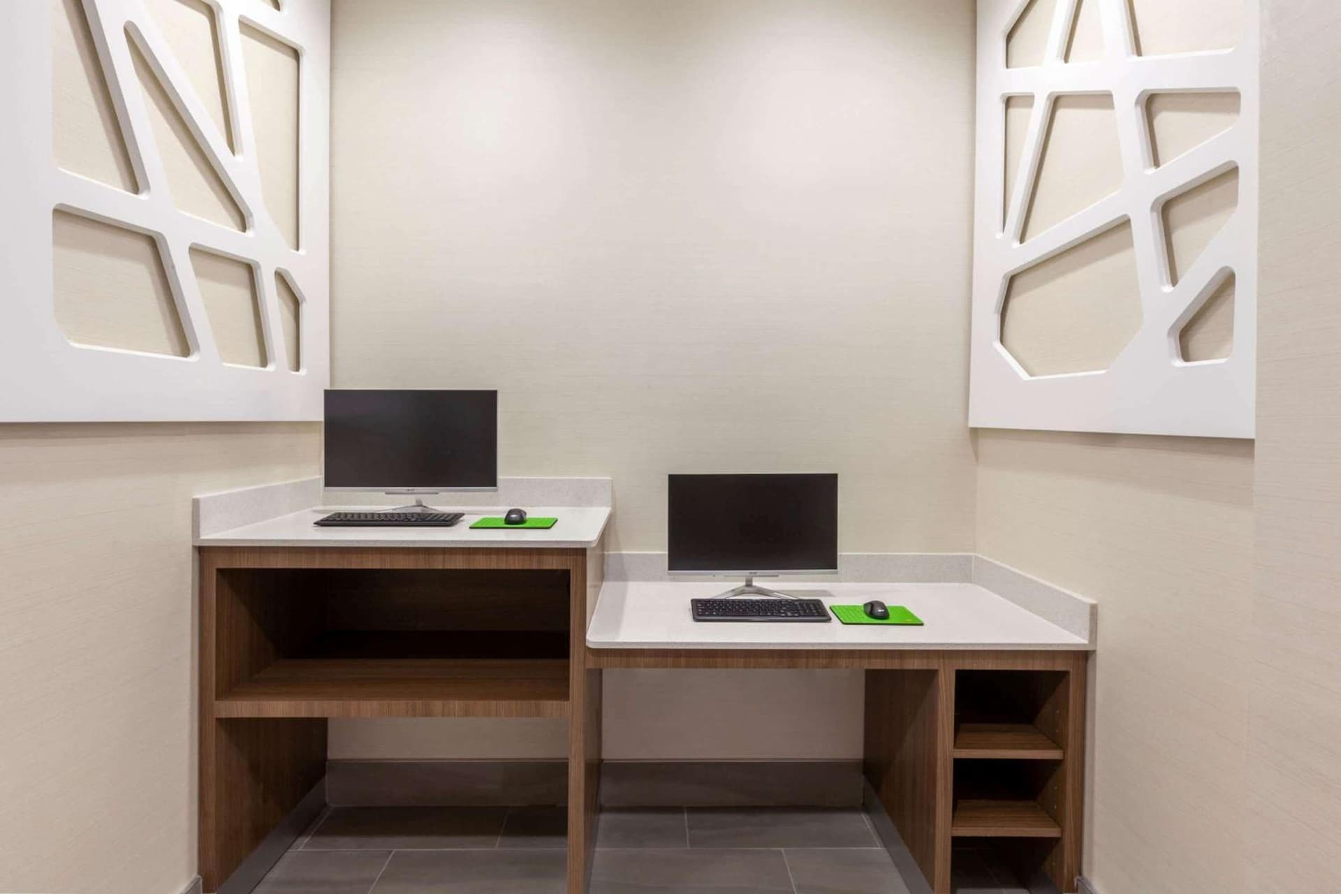 La Quinta Inn & Suites by Wyndham Lafayette Oil Center gallery photo in Lafayette, LA — image 53