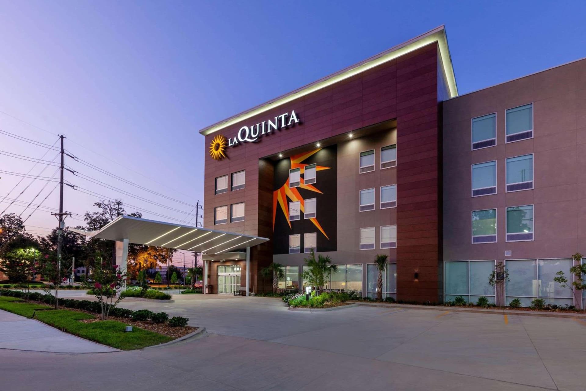 La Quinta Inn & Suites by Wyndham Lafayette Oil Center interior in Lafayette, LA — gallery photo 2