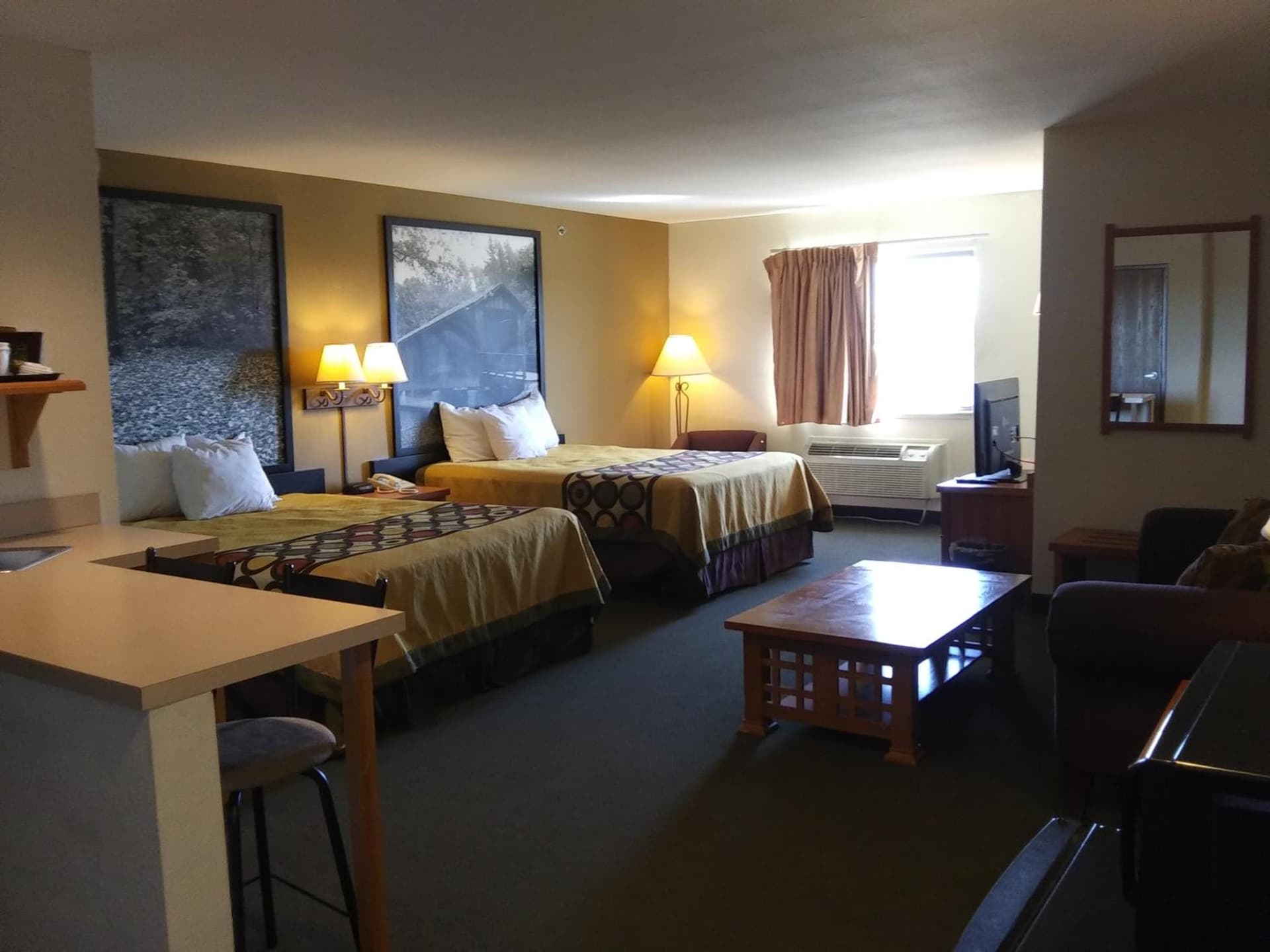 Super 8 by Wyndham Columbia East gallery photo in Columbia, MO — image 24