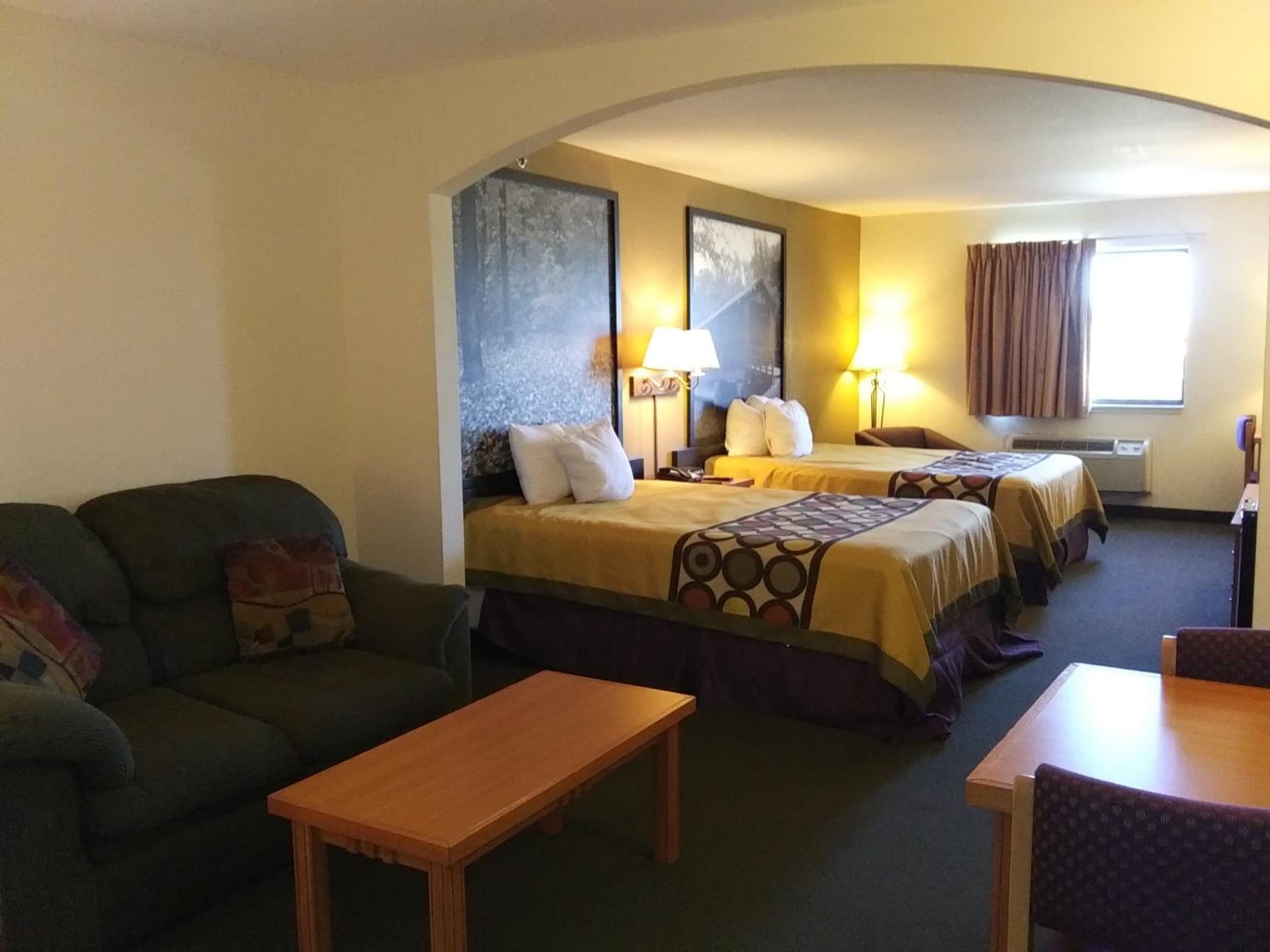Super 8 by Wyndham Columbia East gallery photo in Columbia, MO — image 8