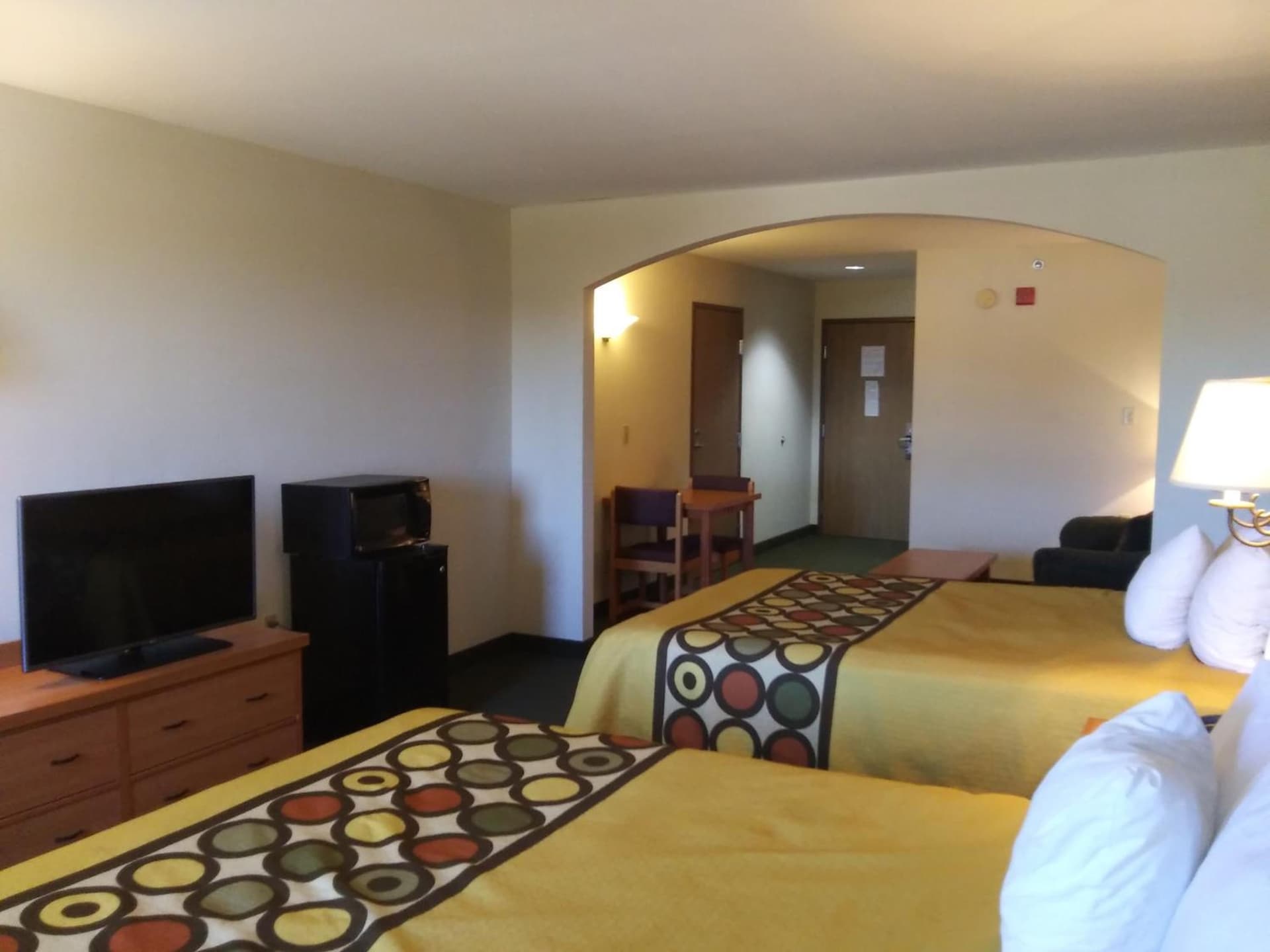 Super 8 by Wyndham Columbia East gallery photo in Columbia, MO — image 19