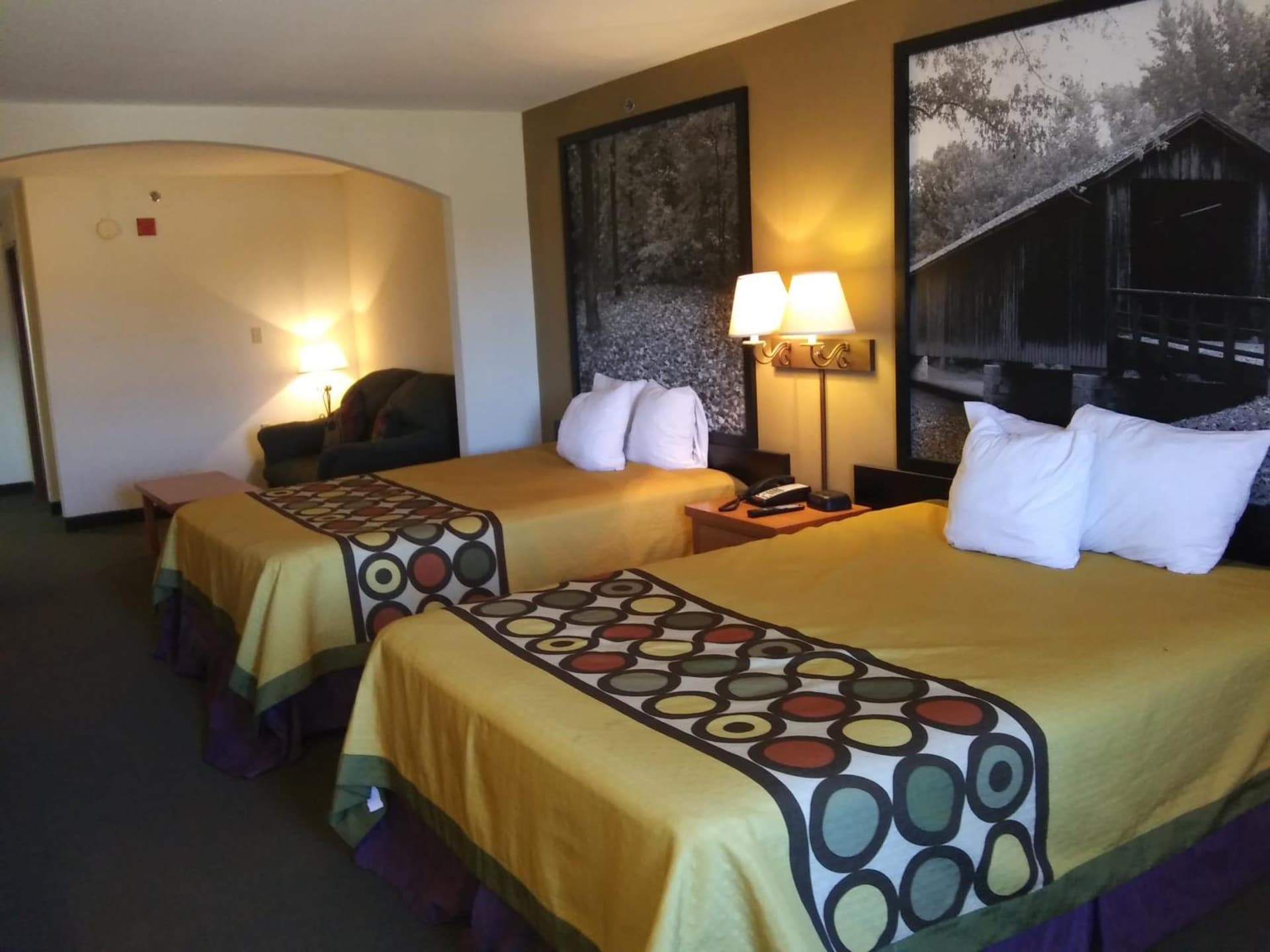 Super 8 by Wyndham Columbia East gallery photo in Columbia, MO — image 35