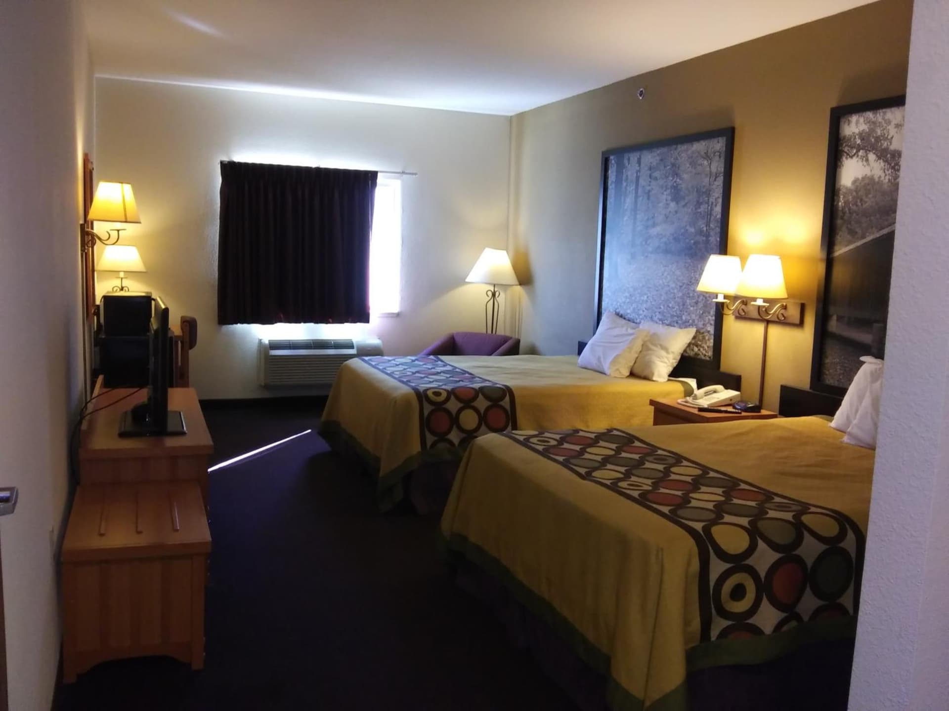 Super 8 by Wyndham Columbia East gallery photo in Columbia, MO — image 20