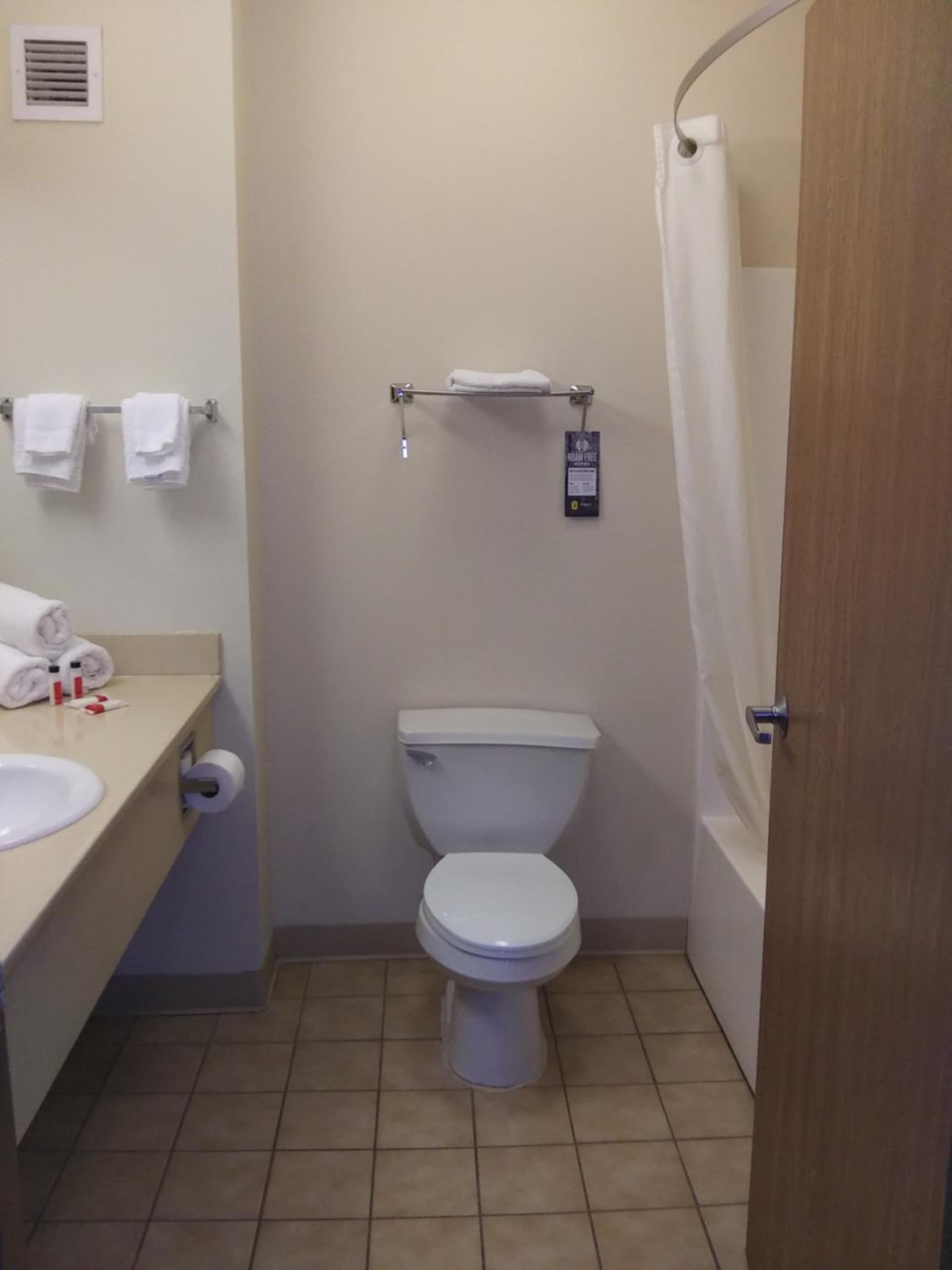 Super 8 by Wyndham Columbia East gallery photo in Columbia, MO — image 27