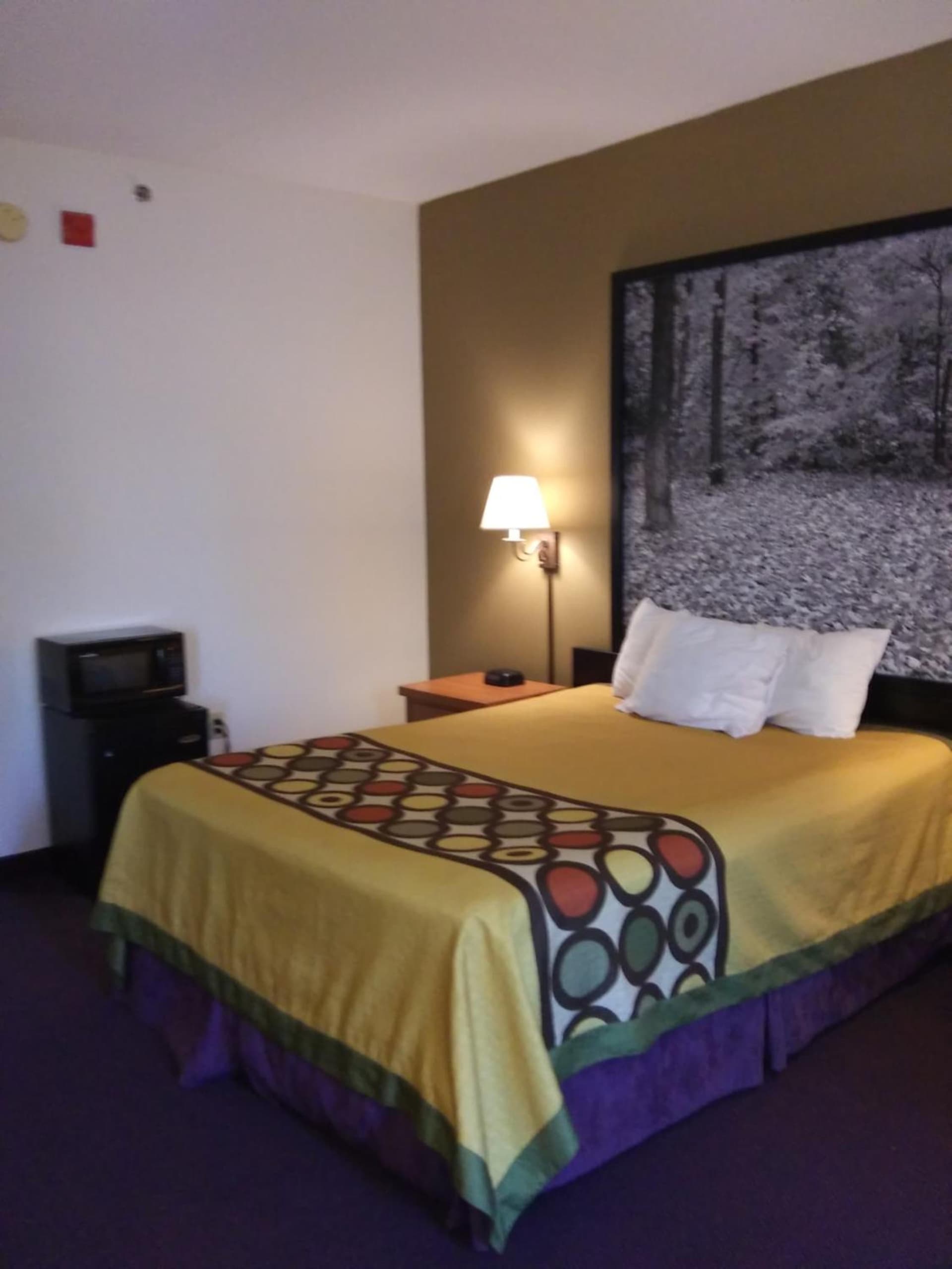 Super 8 by Wyndham Columbia East gallery photo in Columbia, MO — image 23