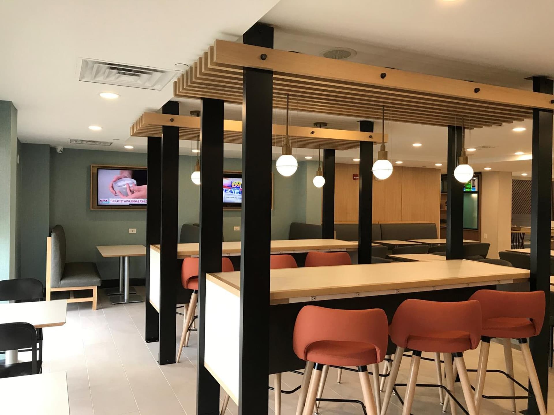 Holiday Inn Allentown-Bethlehem by IHG interior in Allentown, PA — gallery photo 2