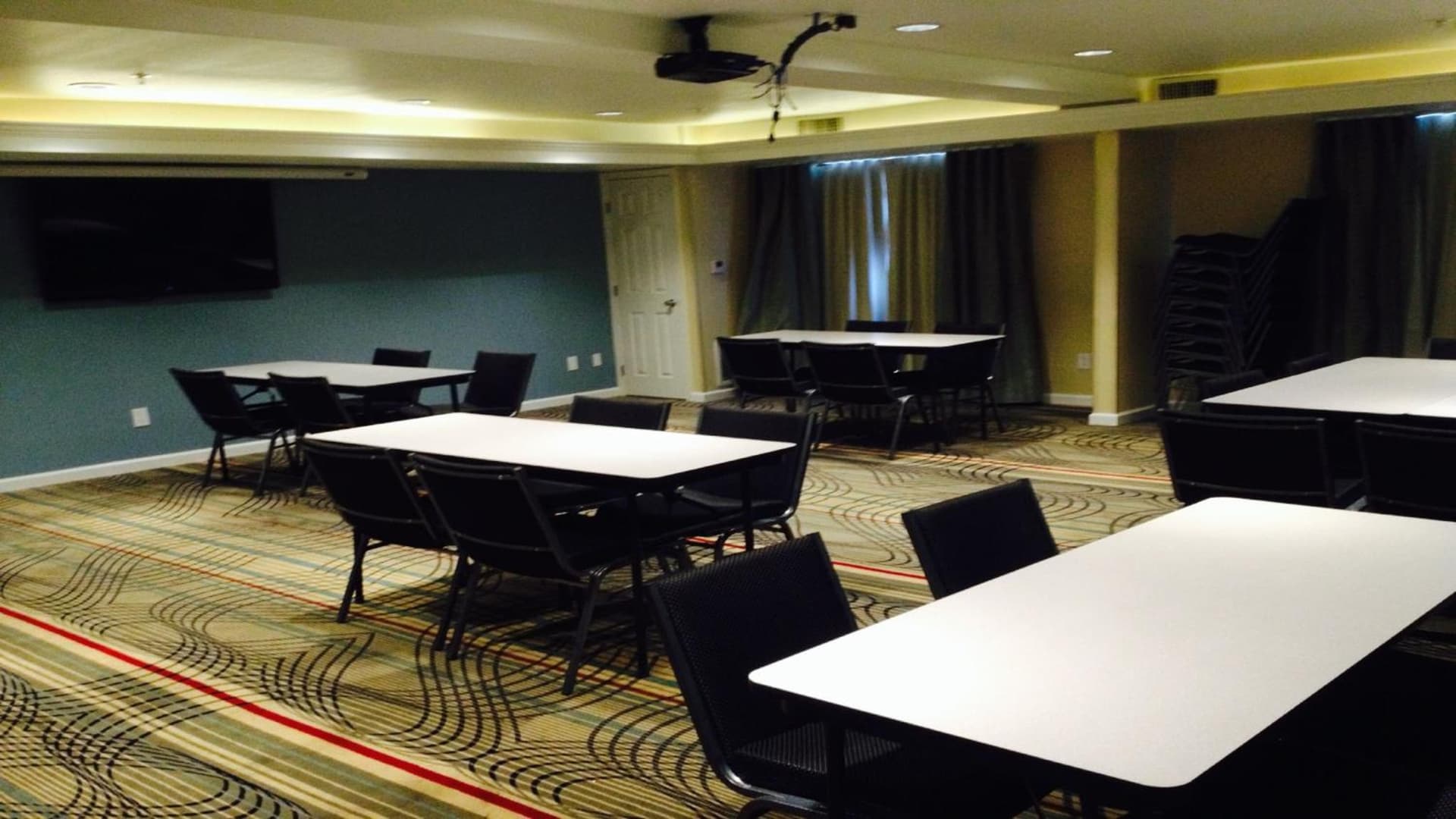 Holiday Inn Express Bakersfield by IHG property views in Bakersfield, CA — gallery photo 3