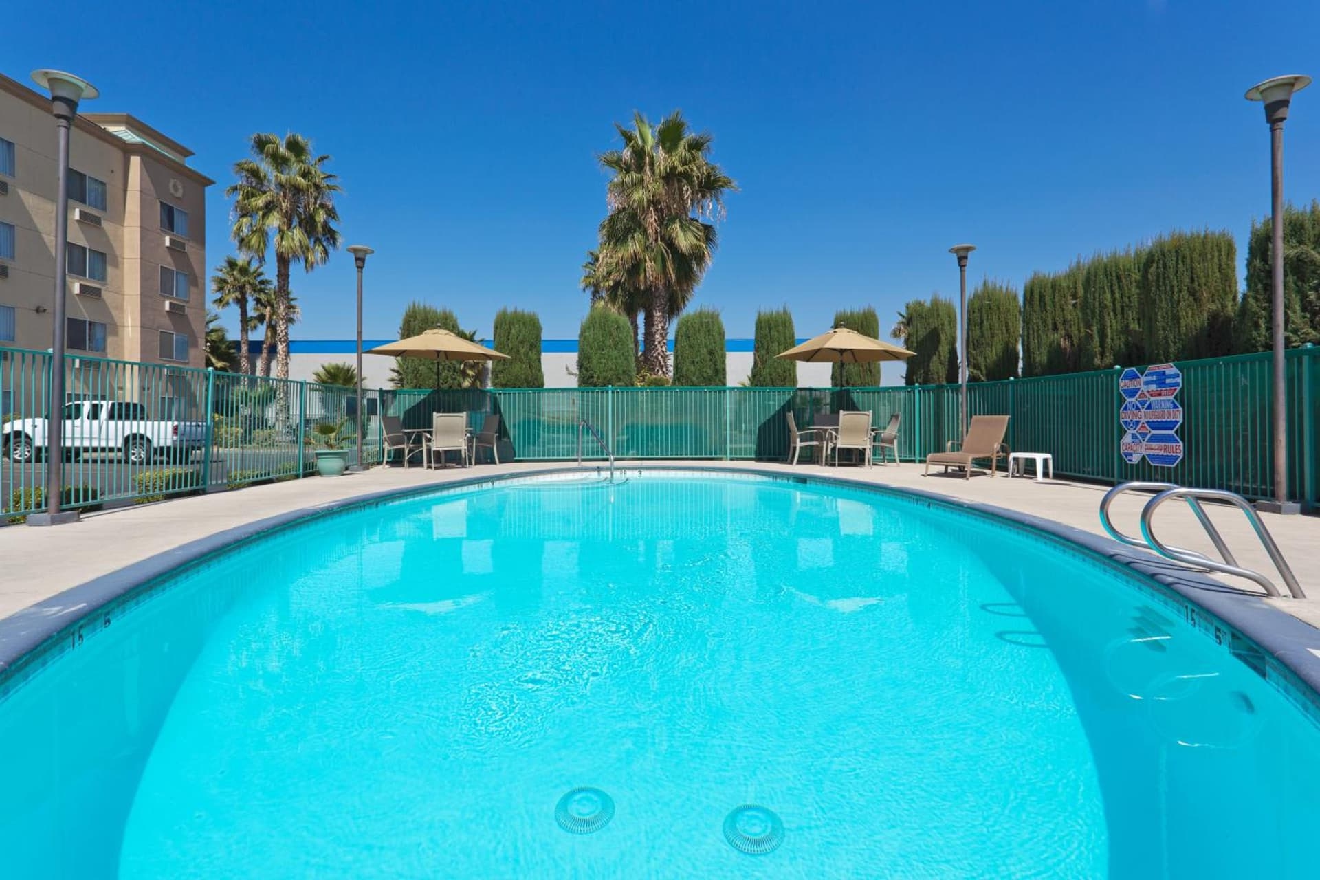 Holiday Inn Express Bakersfield by IHG interior in Bakersfield, CA — gallery photo 2