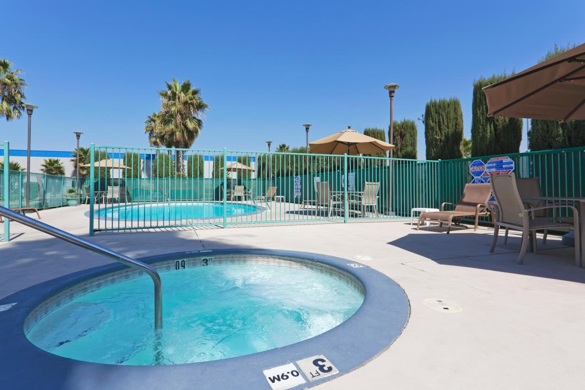 Holiday Inn Express Bakersfield by IHG interior in Bakersfield, CA — gallery photo 2
