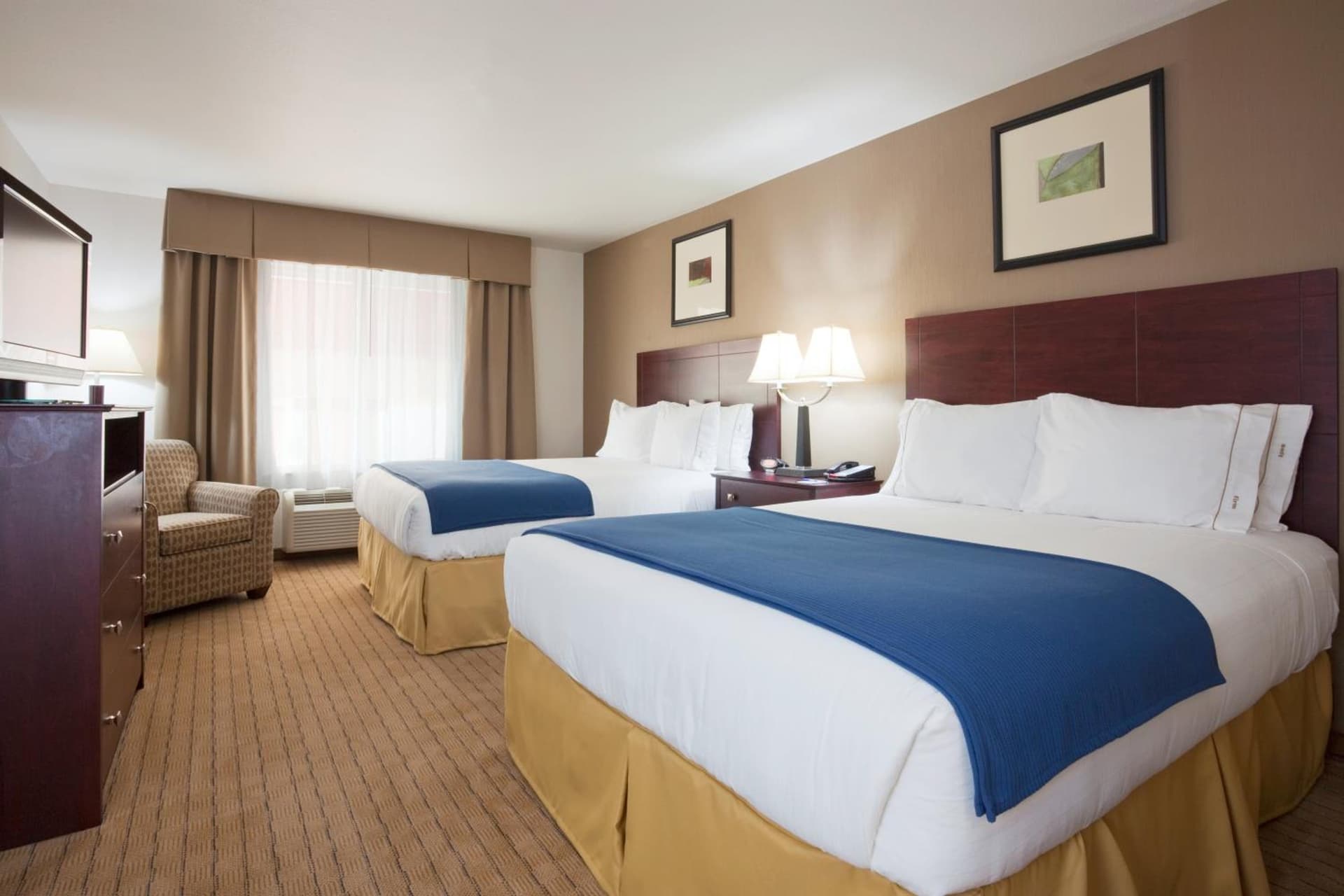 Holiday Inn Express Hotel & Suites Antigo by IHG interior in Antigo, WI — gallery photo 2