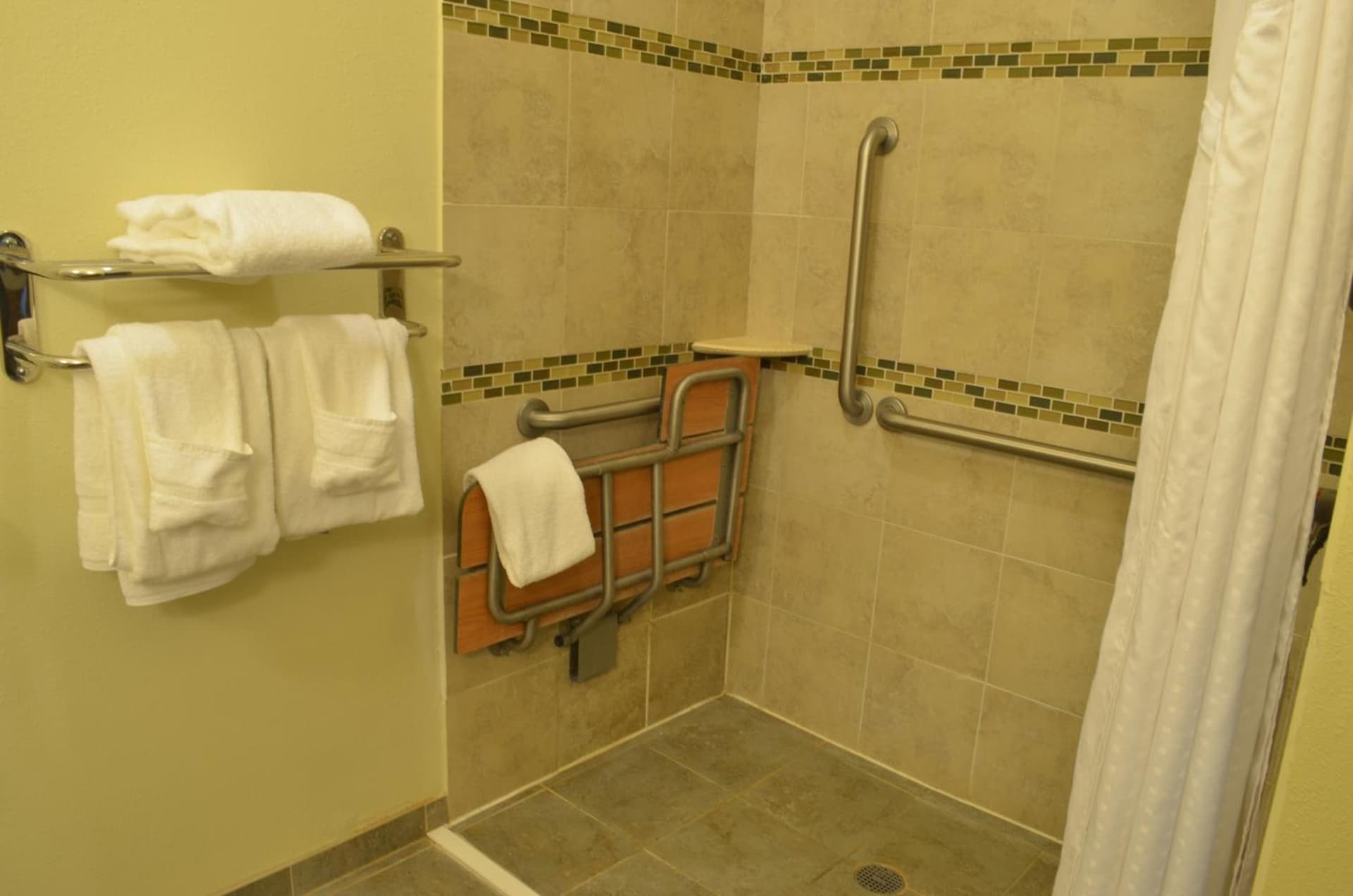 Holiday Inn Express- Waterloo/Cedar Falls by IHG gallery photo in Waterloo, IA — image 29