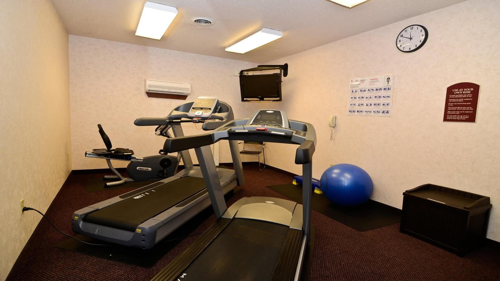 Holiday Inn Express Hotel & Suites Fort Atkinson by IHG interior in Fort Atkinson, WI — gallery photo 2