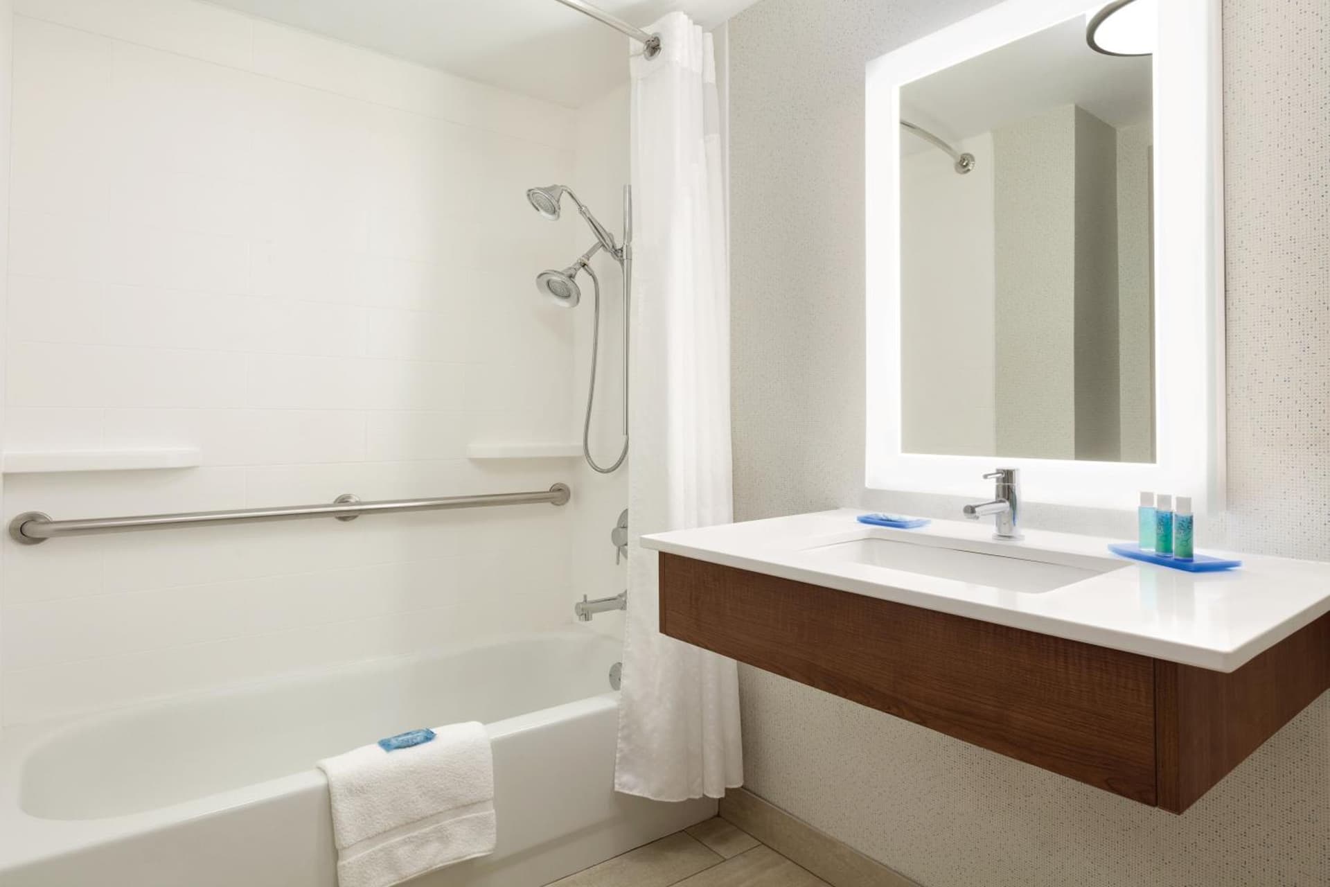 Holiday Inn Express Hartford South - Rocky Hill by IHG gallery photo in Rocky Hill — image 25