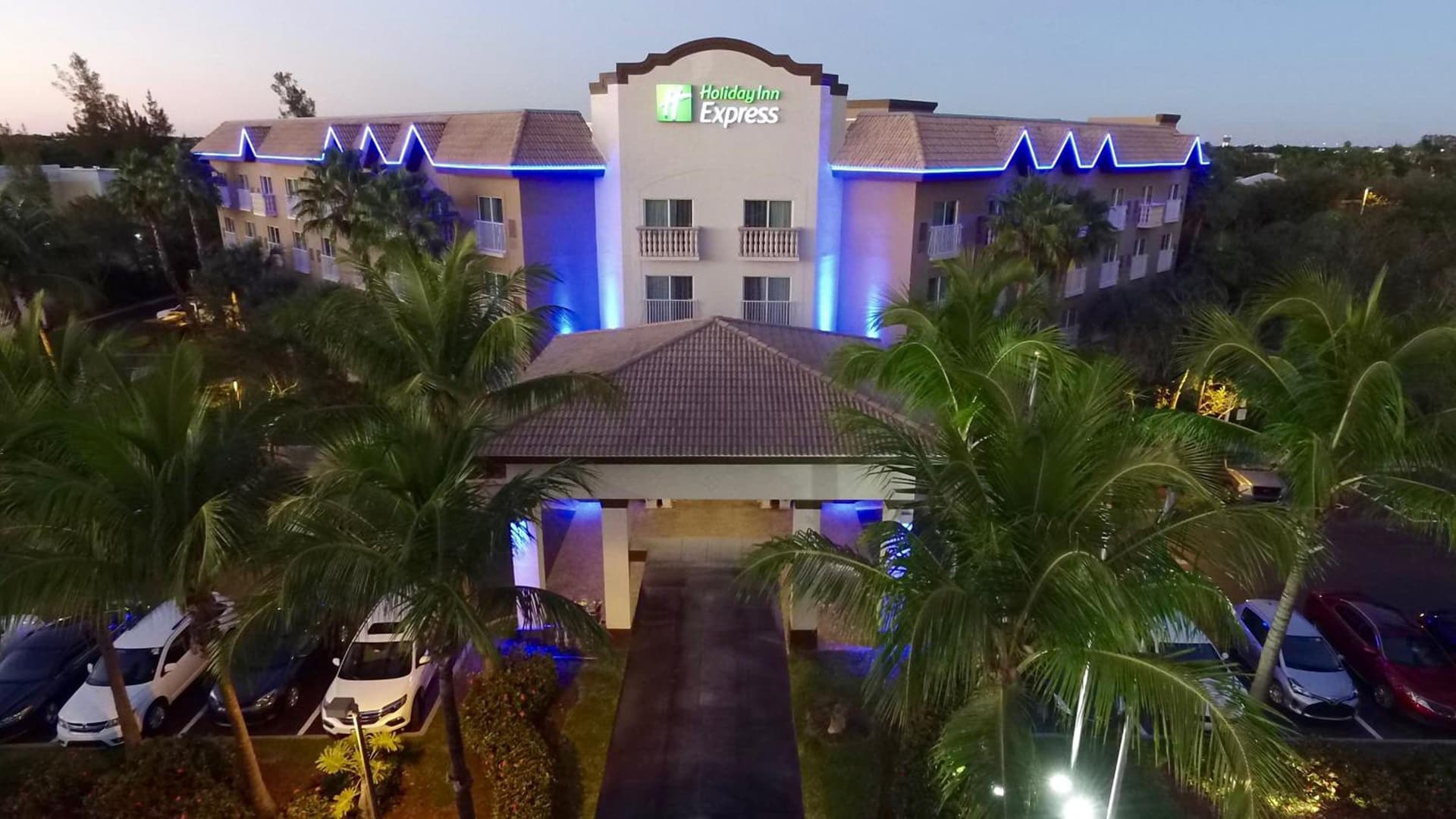 Holiday Inn Express & Suites Naples Downtown - 5th Avenue by IHG gallery photo in Naples, FL — image 60
