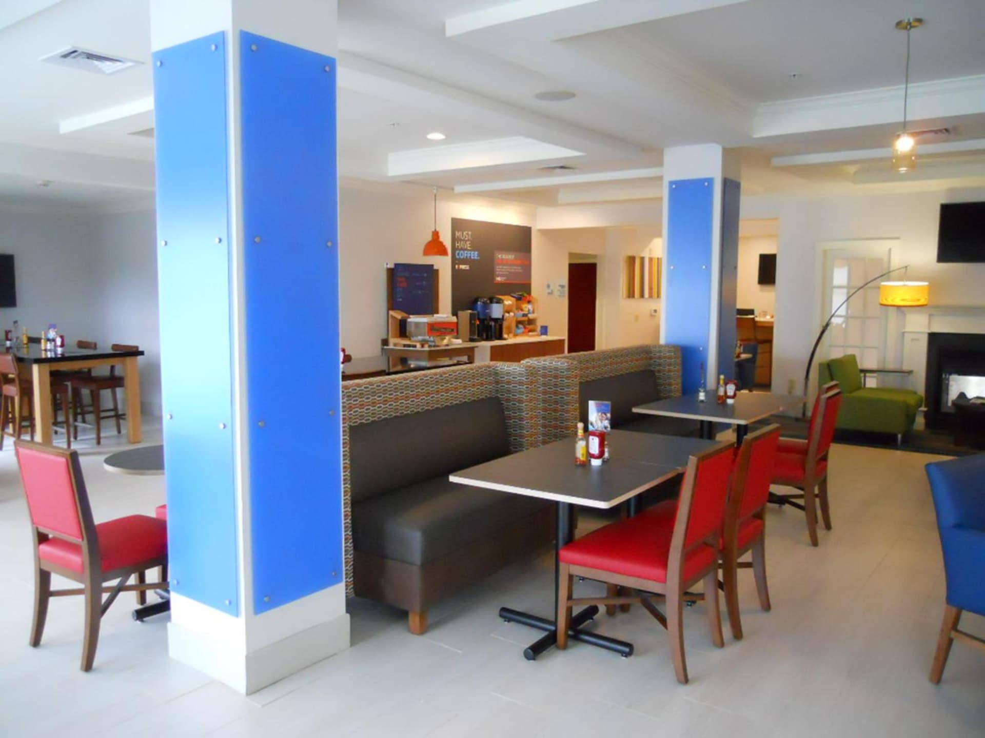 Holiday Inn Express & Suites Bethlehem Airport-Allentown Area gallery photo in Bethlehem, PA — image 9