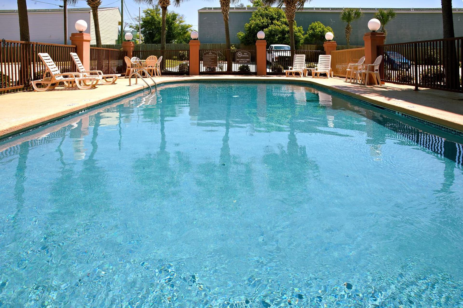 Holiday Inn Express - Biloxi - Beach Blvd by IHG gallery photo in Biloxi, MS — image 16