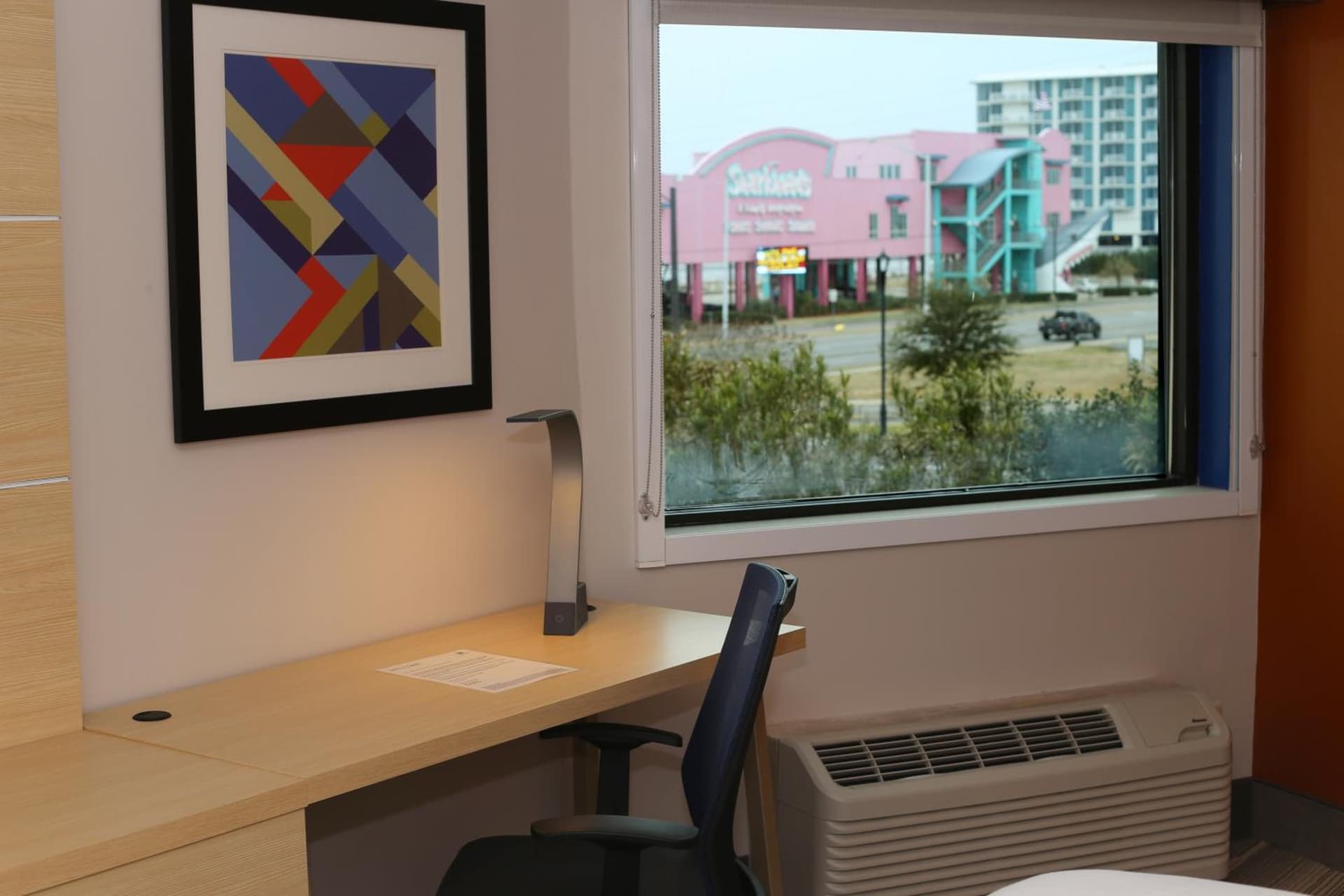 Holiday Inn Express - Biloxi - Beach Blvd by IHG gallery photo in Biloxi, MS — image 9