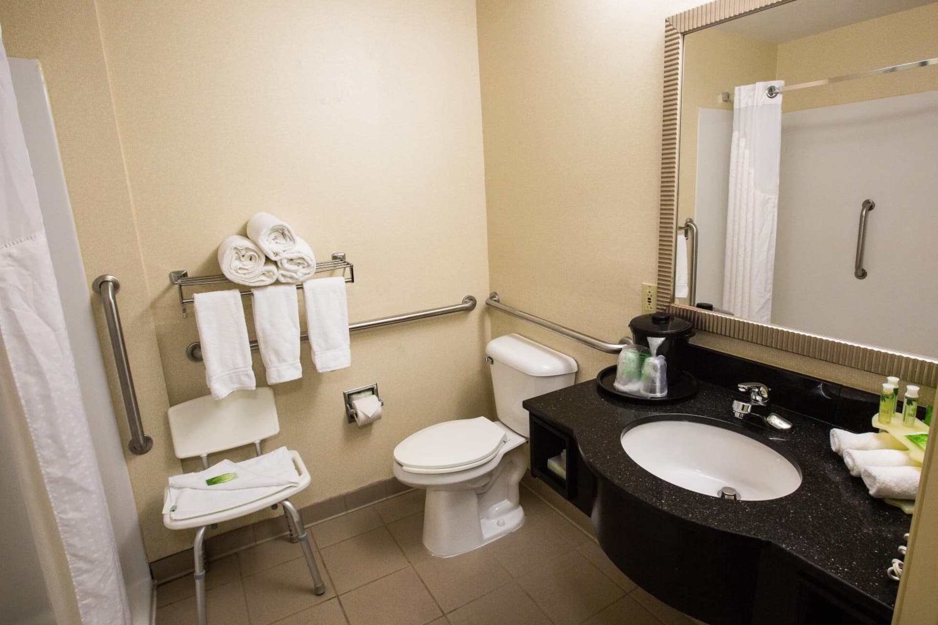 Holiday Inn Express Alpharetta - Roswell by IHG interior in Alpharetta, GA — gallery photo 2