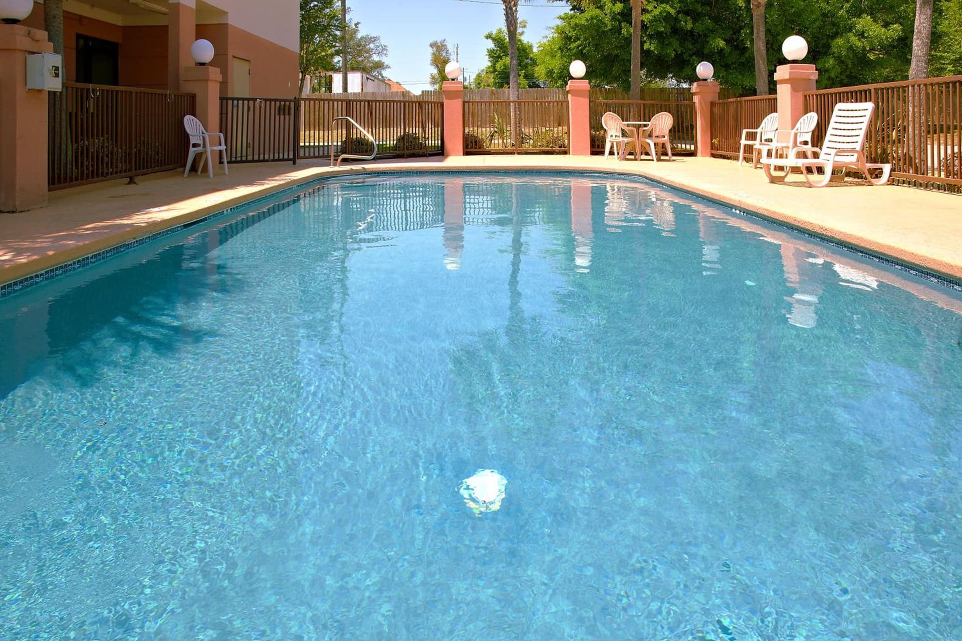 Holiday Inn Express - Biloxi - Beach Blvd by IHG gallery photo in Biloxi, MS — image 15