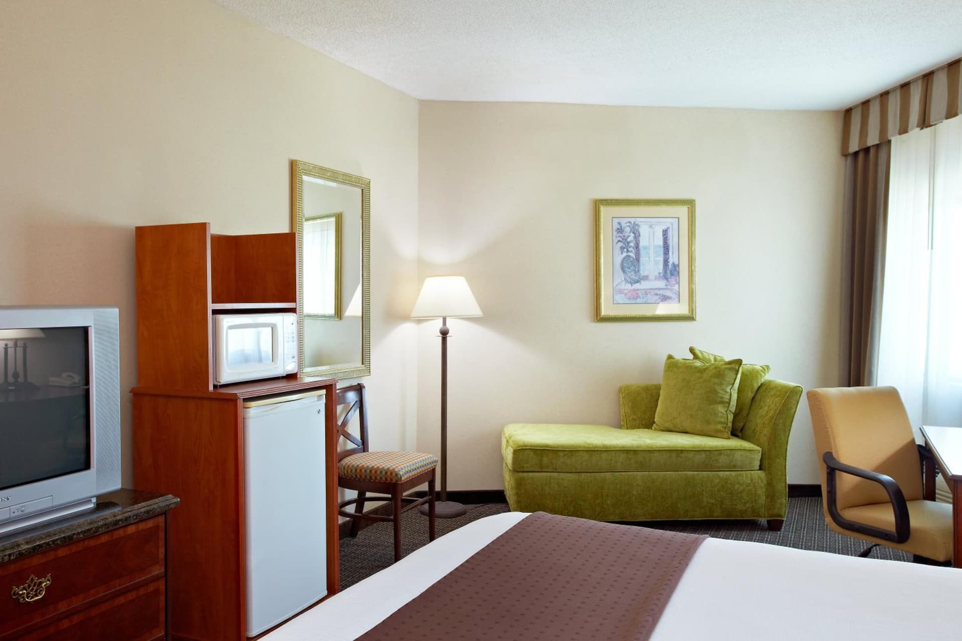 Holiday Inn Express - Biloxi - Beach Blvd by IHG interior in Biloxi, MS — gallery photo 2