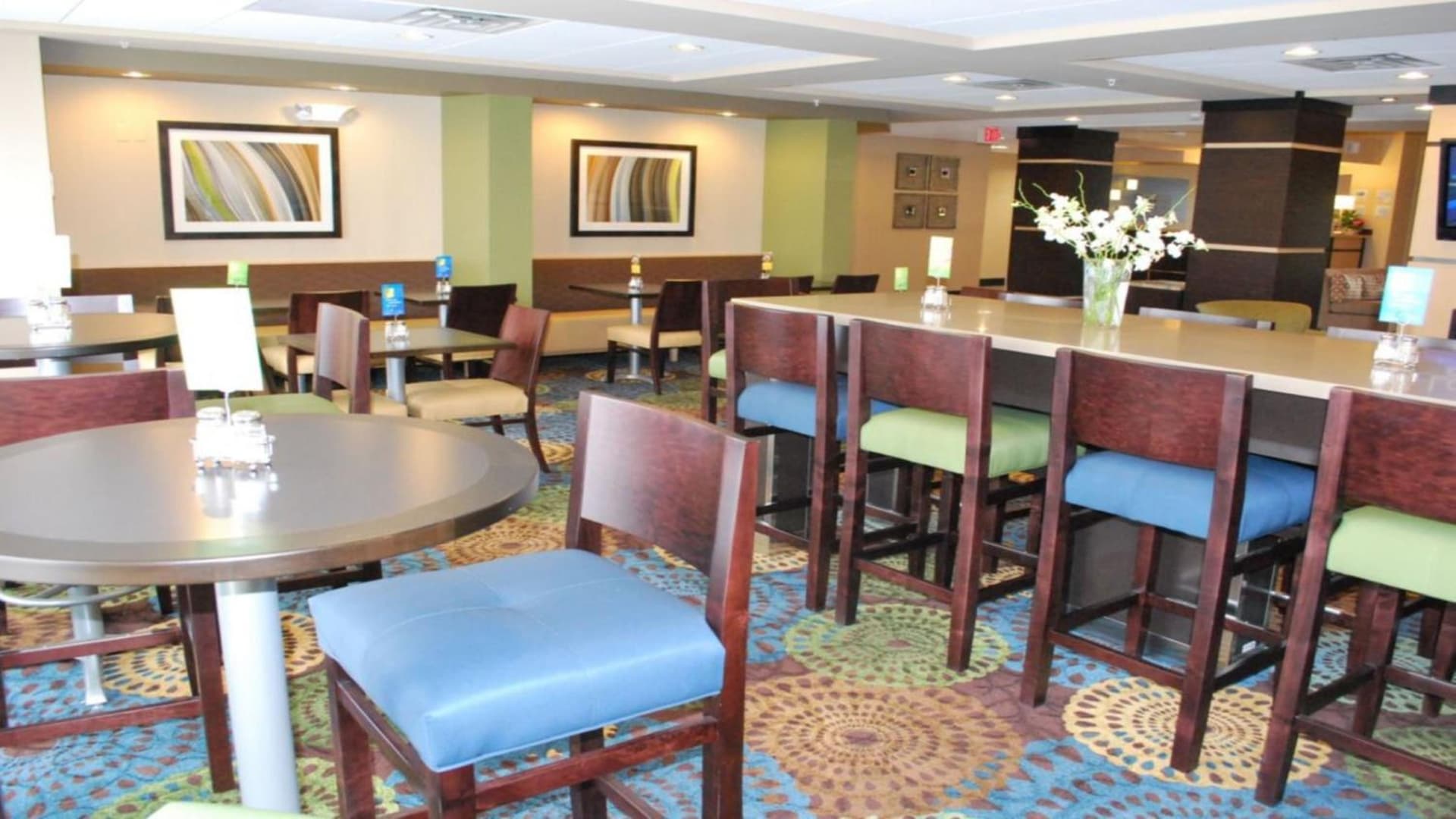 Holiday Inn Express Bloomington West by IHG gallery photo in Bloomington, IL — image 15