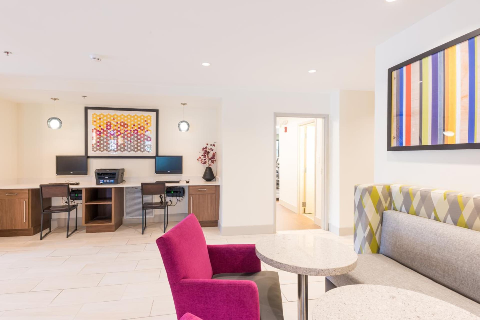 Holiday Inn Express Charleston US Highway 17 & I-526 by IHG interior in Charleston, SC — gallery photo 2