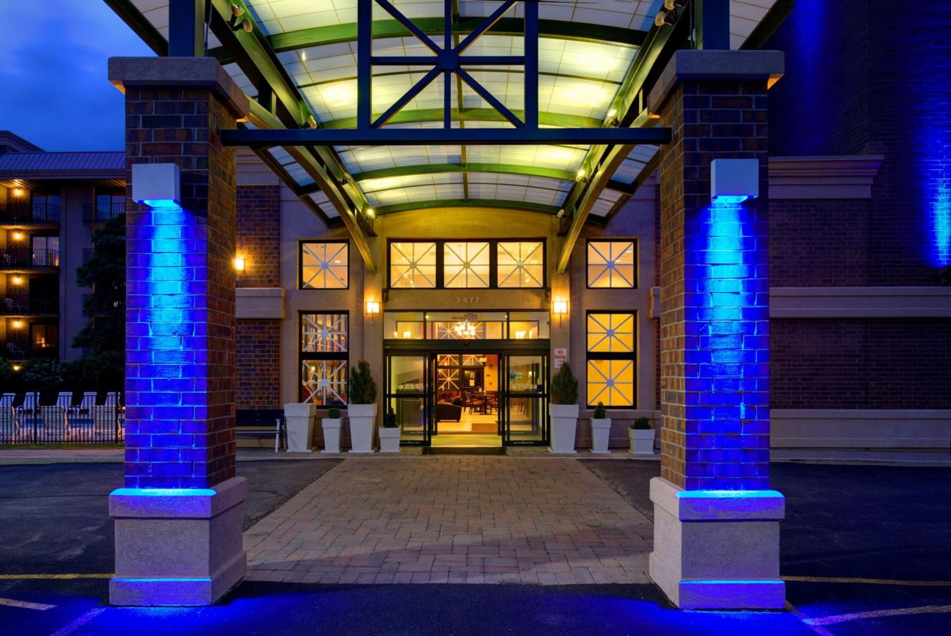 Holiday Inn Express Schaumburg-Rolling Meadows by IHG interior in Rolling Meadows, IL — gallery photo 2