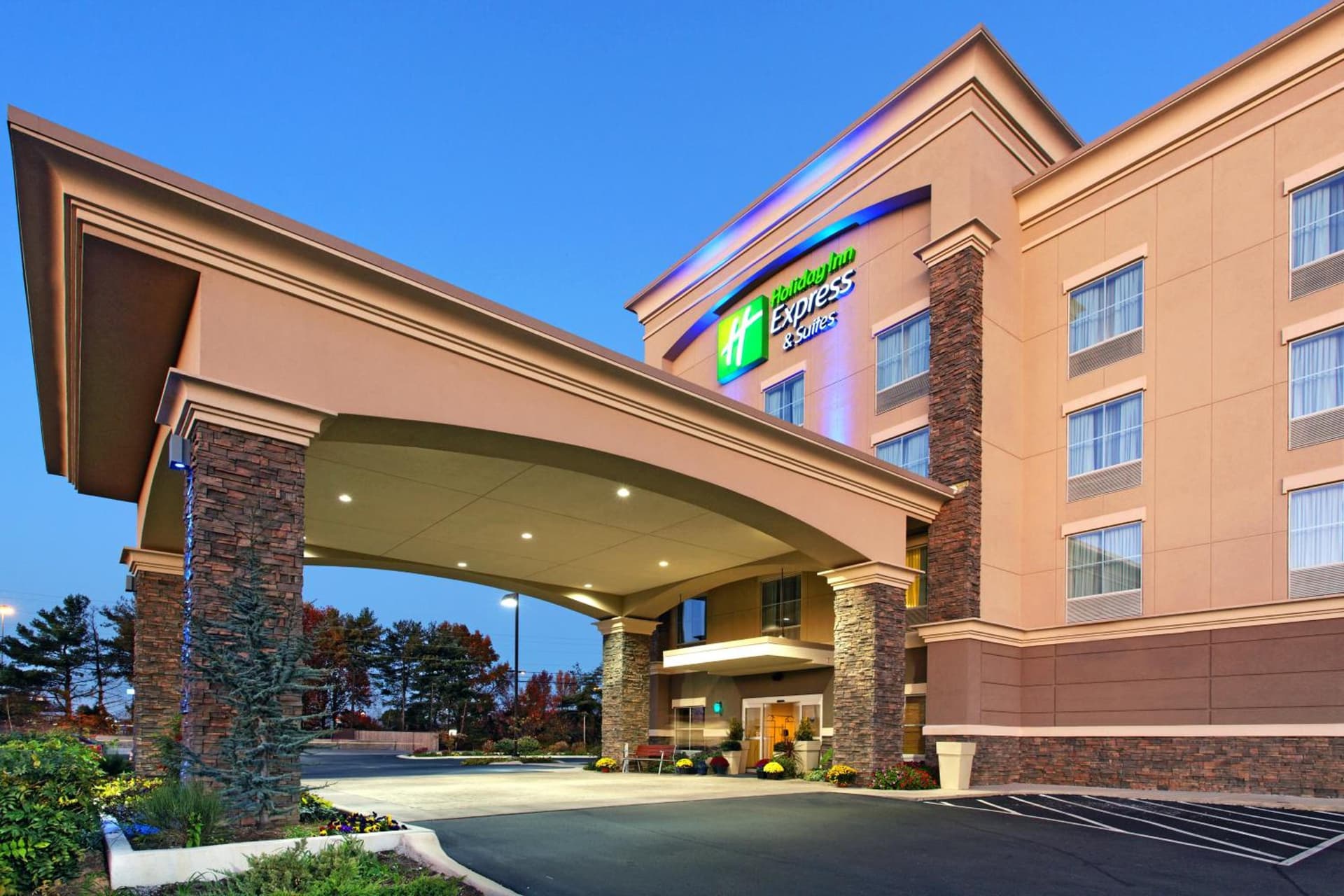 Holiday Inn Express & Suites Cookeville by IHG interior in Cookeville, TN — gallery photo 2