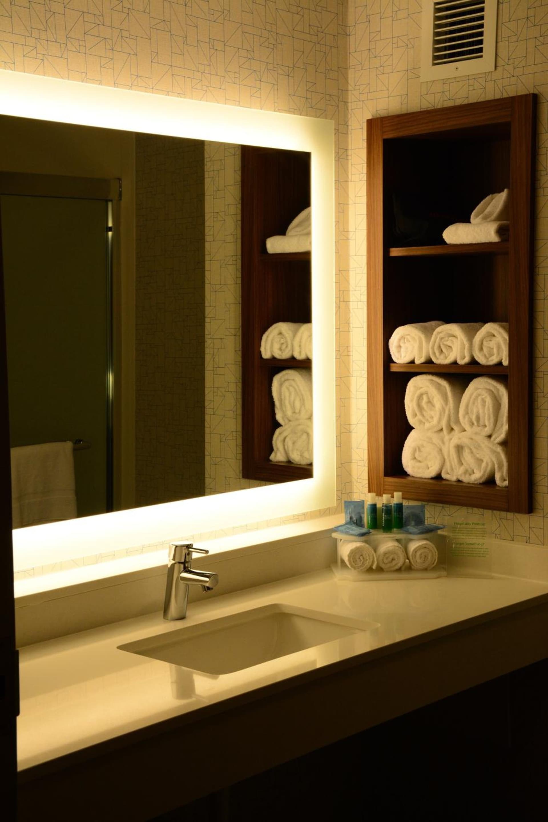 Holiday Inn Express & Suites Lexington Park California by IHG gallery photo in California, MD — image 17