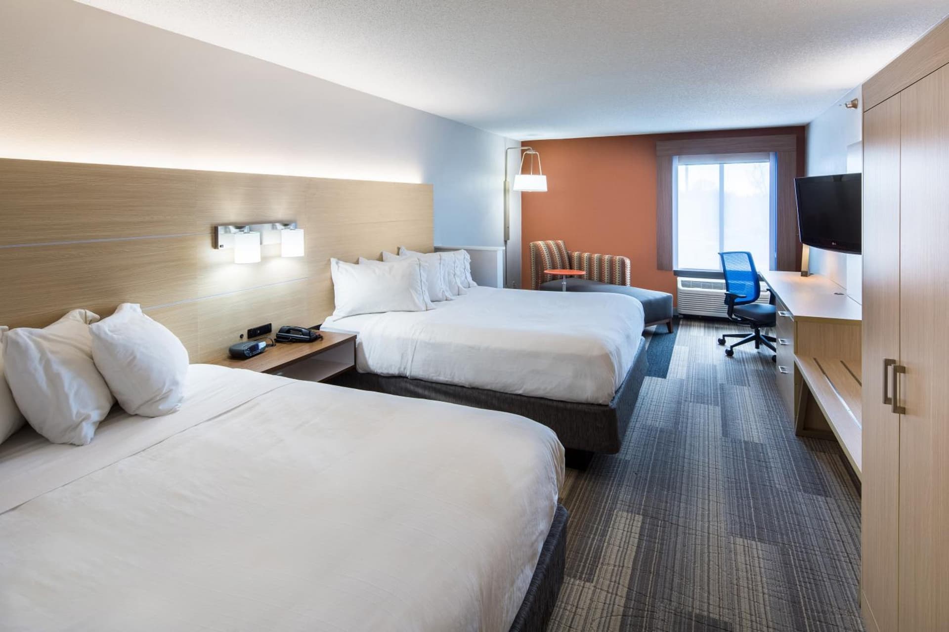 Holiday Inn Express Cedar Rapids - Collins Road by IHG gallery photo in Cedar Rapids, IA — image 5