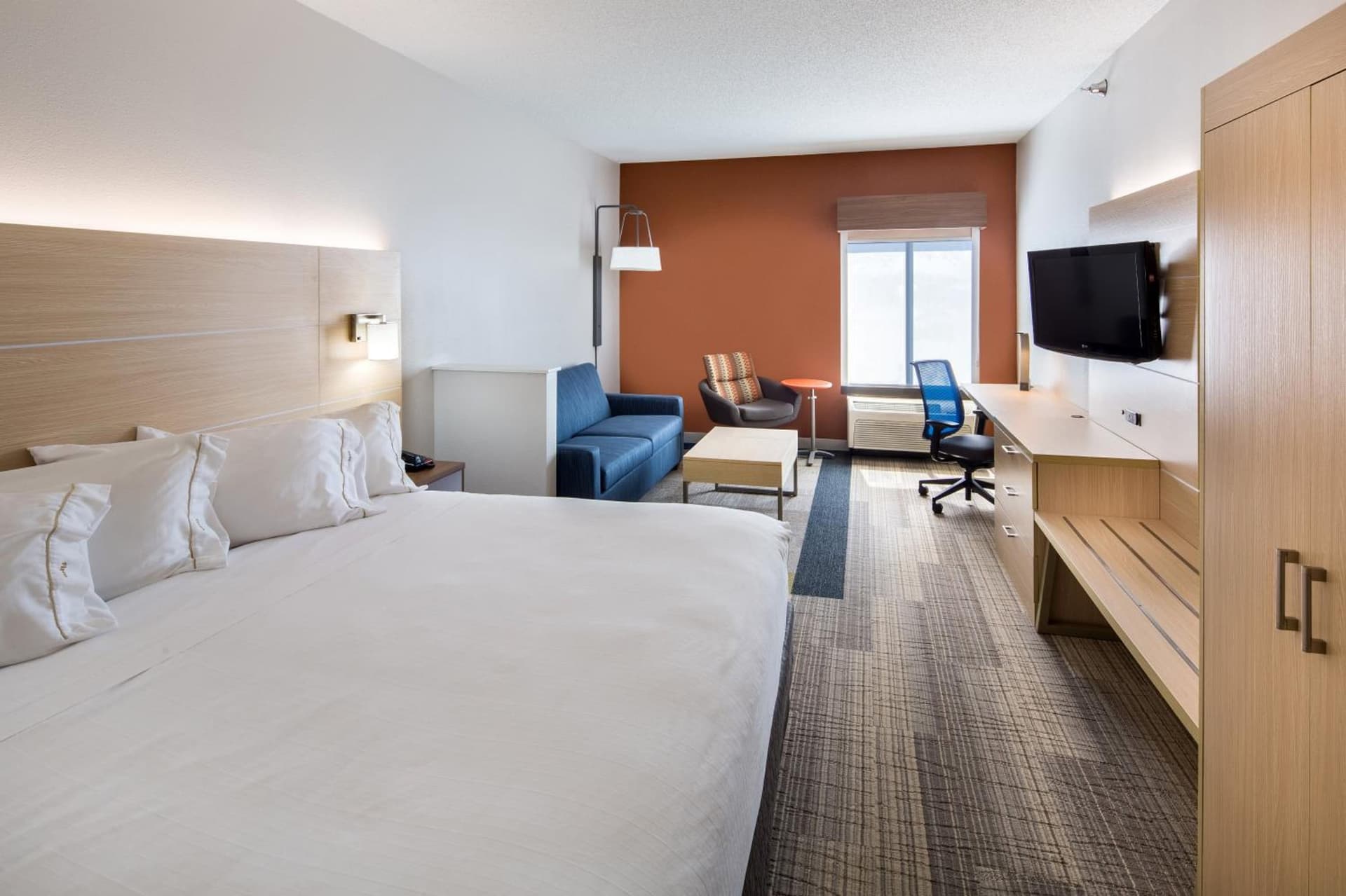 Holiday Inn Express Cedar Rapids - Collins Road by IHG interior in Cedar Rapids, IA — gallery photo 2