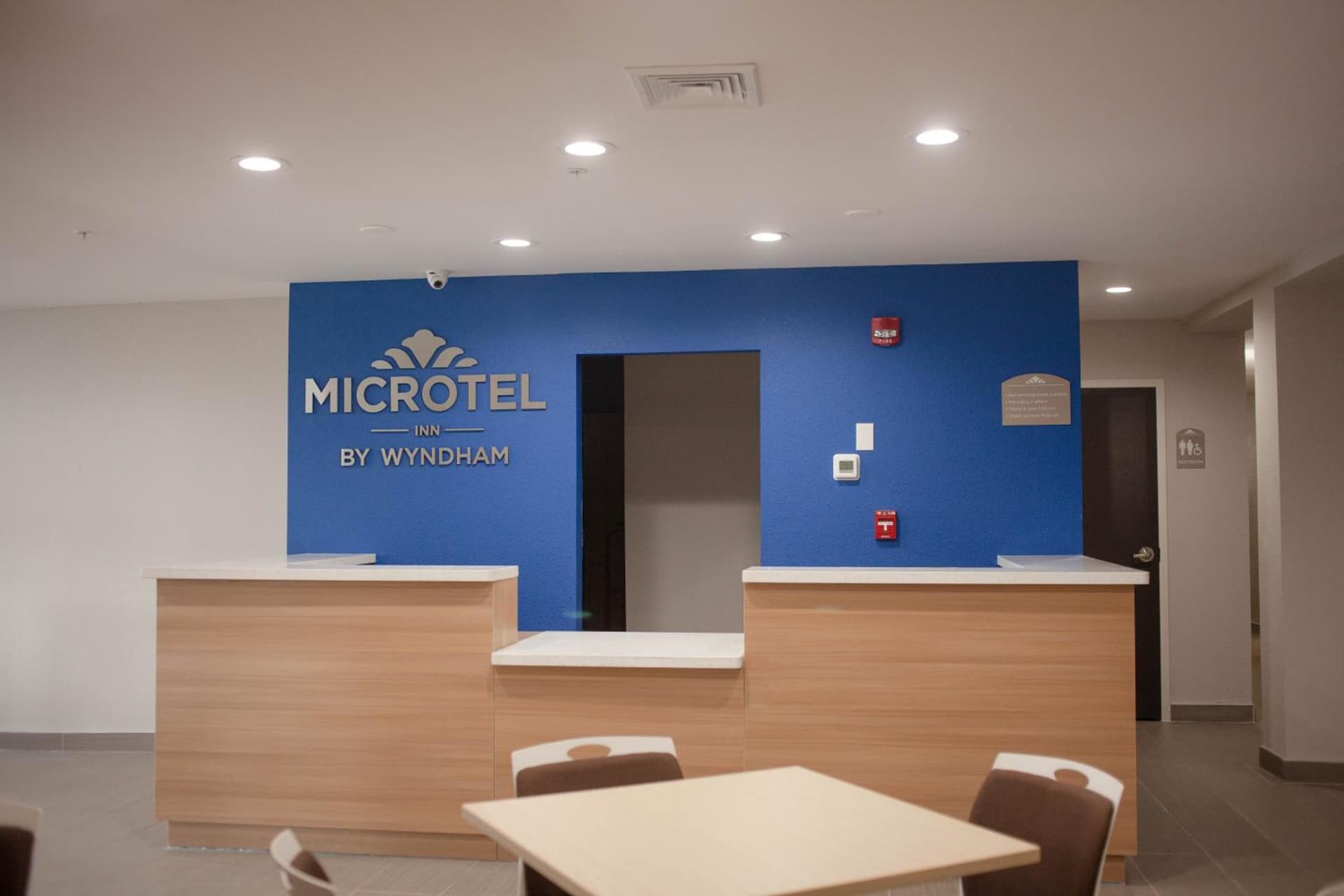 Microtel Inn & Suites by Wyndham Camp Lejeune/Jacksonville gallery photo in Jacksonville, NC — image 8