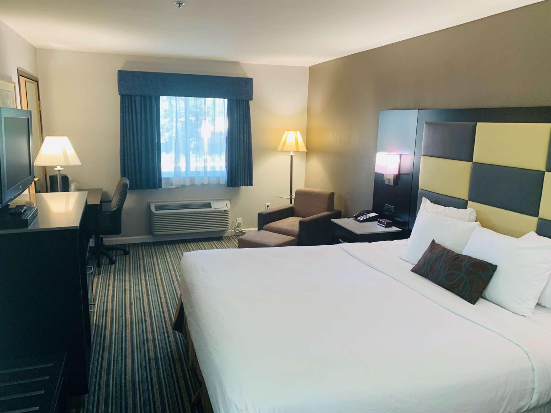 SureStay Plus Hotel by Best Western Redding gallery photo in Redding, CA — image 13