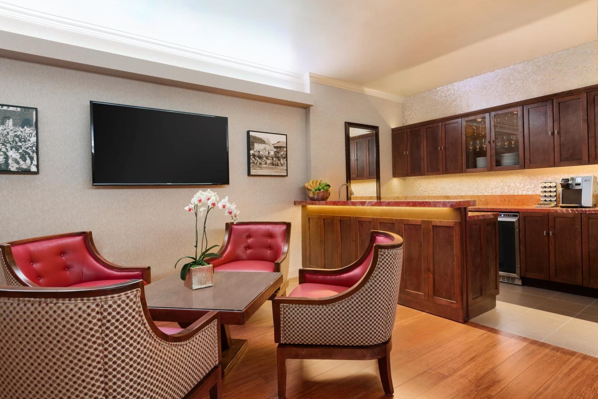 USC Hotel gallery photo in Los Angeles, CA — image 12