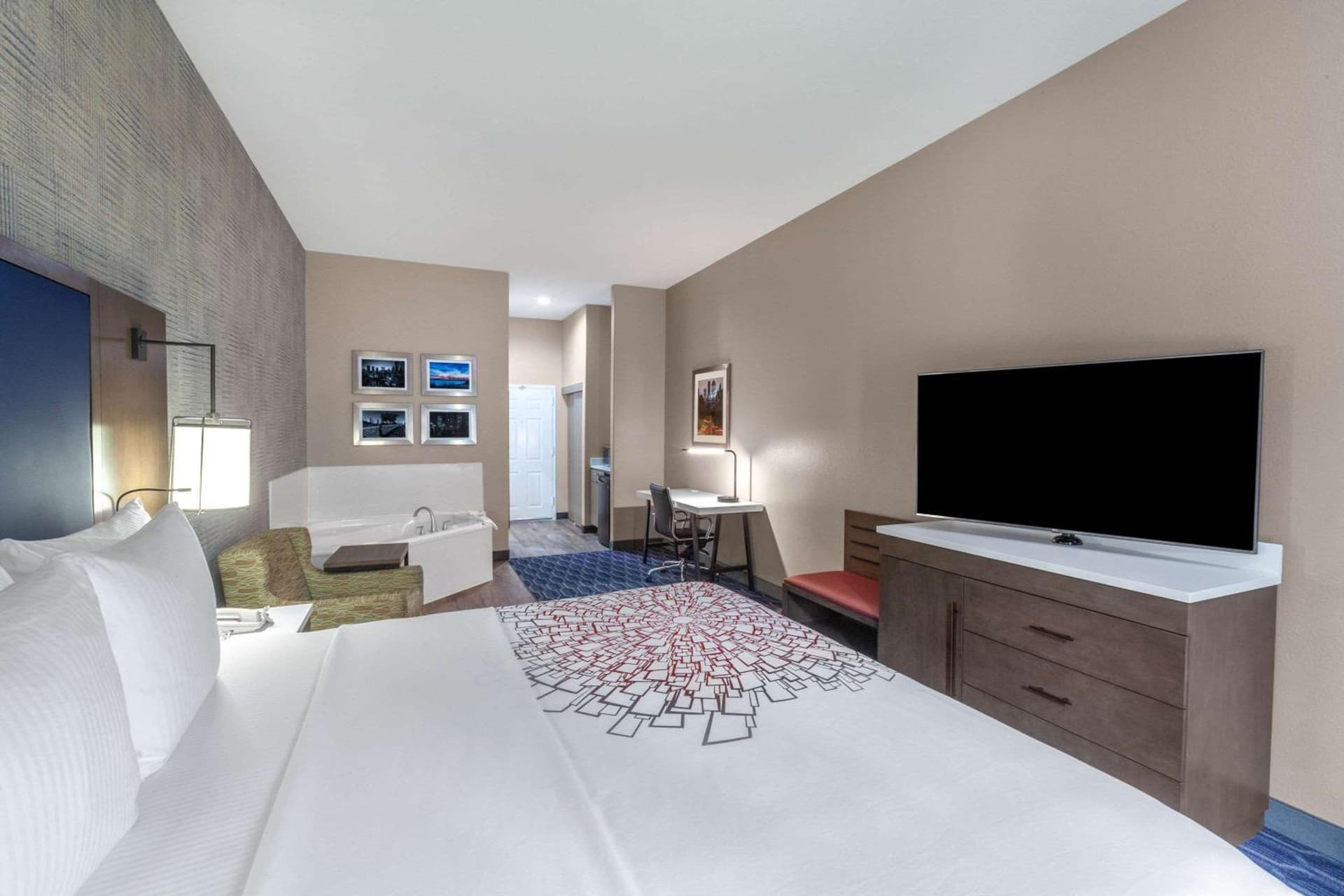 La Quinta by Wyndham Houston Channelview gallery photo in Houston, TX — image 19