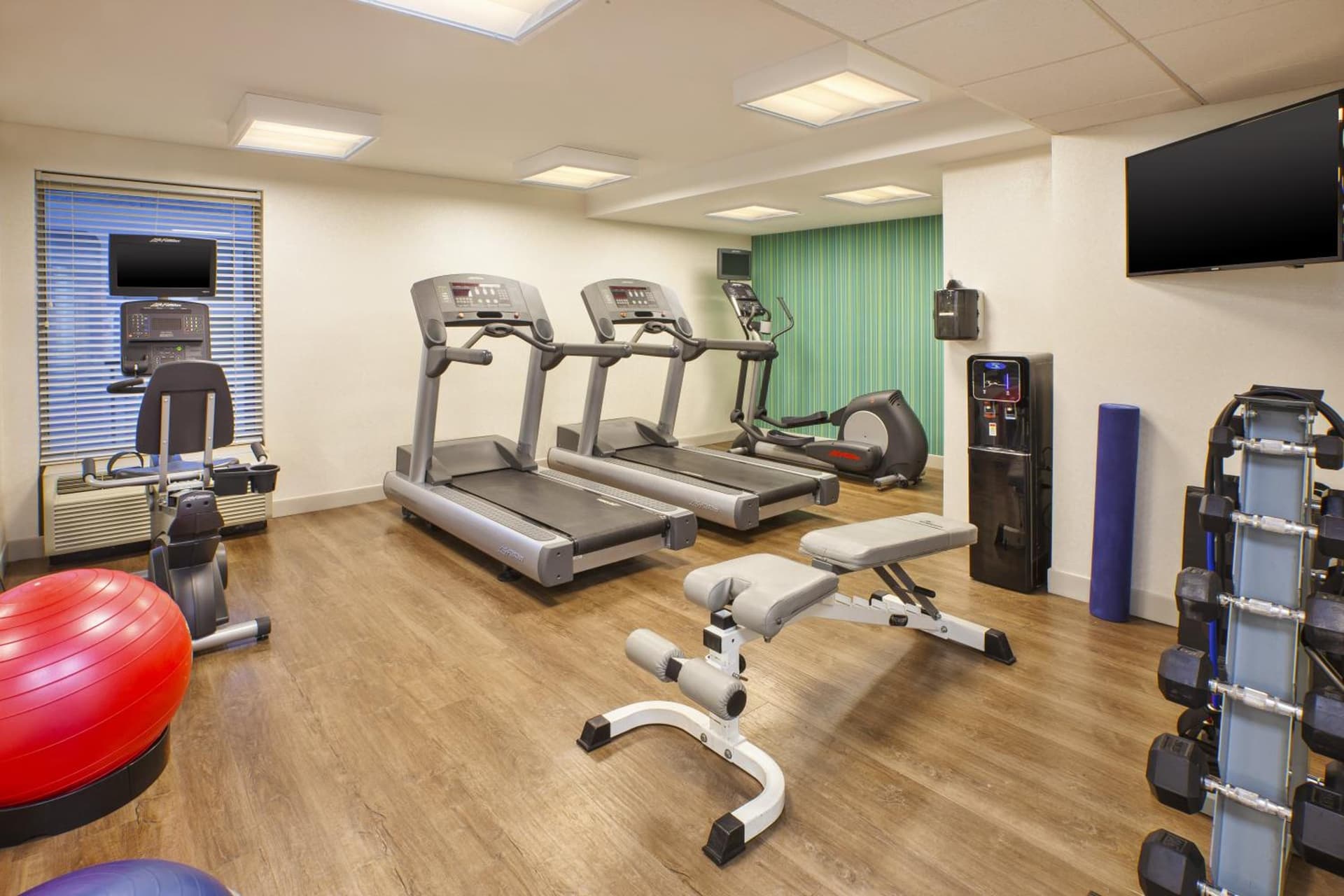 Holiday Inn Express & Suites Chicago-Midway Airport by IHG gallery photo in Bedford Park, IL — image 9