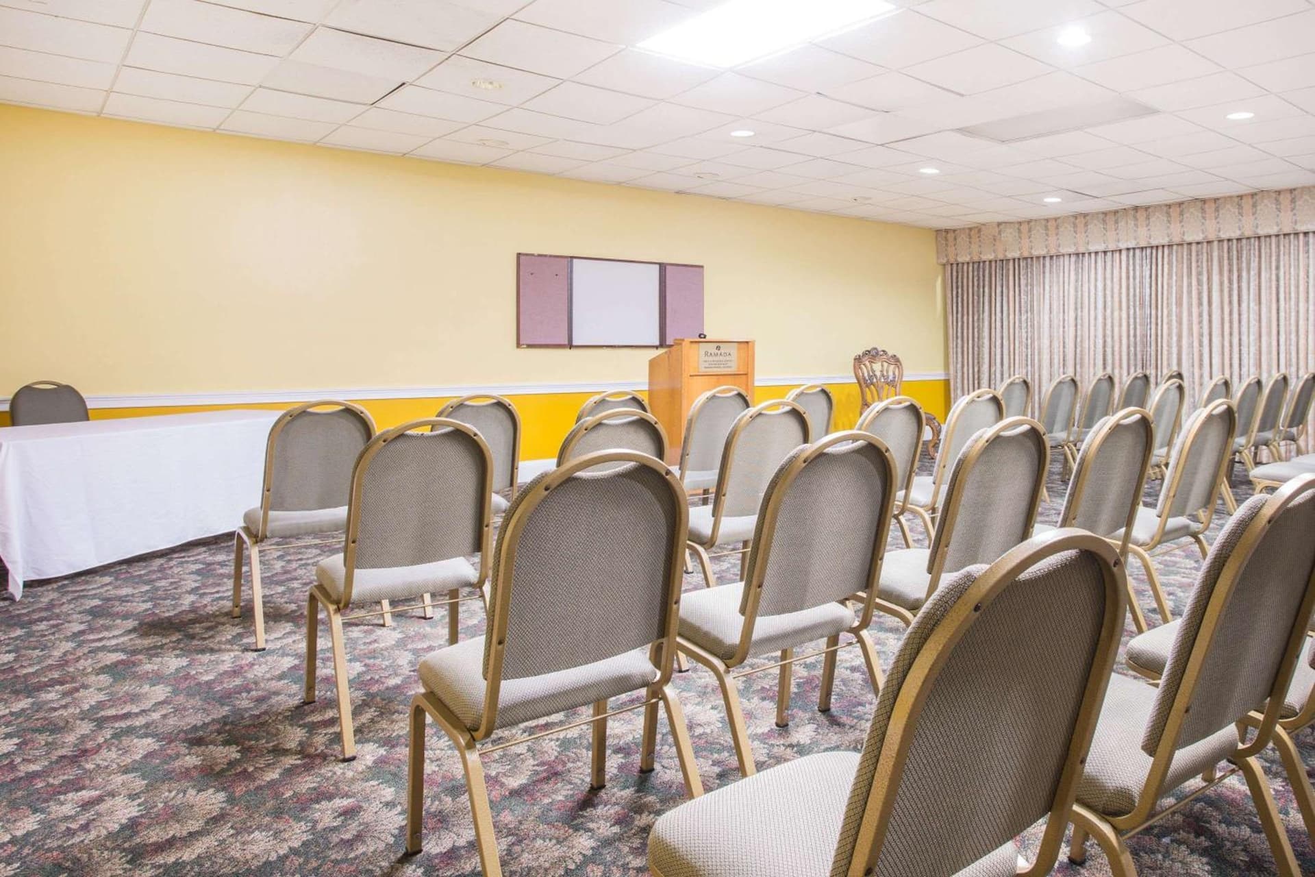 Ramada by Wyndham & Suites Warner Robins gallery photo in Warner Robins, GA — image 25